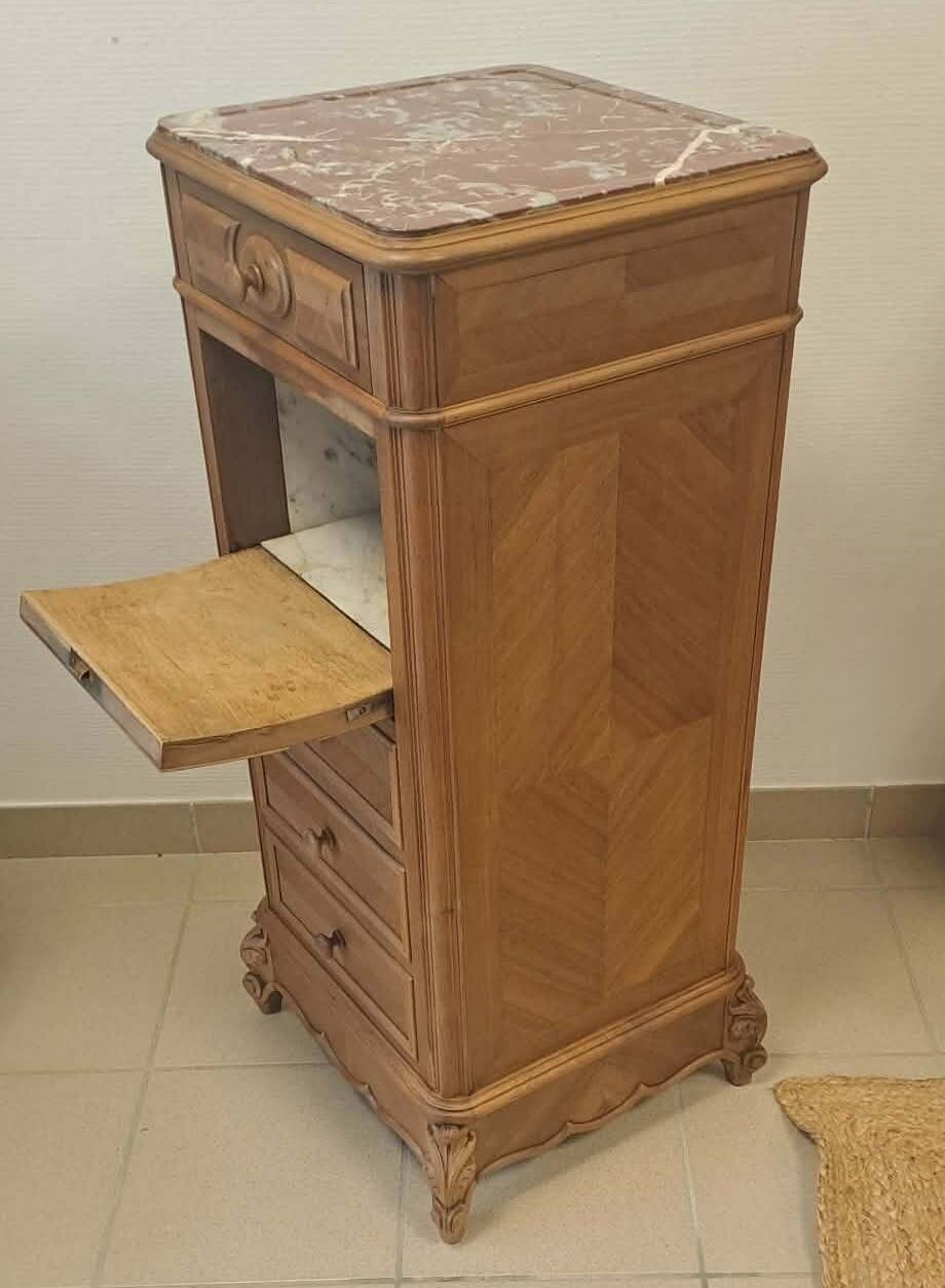 Oak chest of drawers