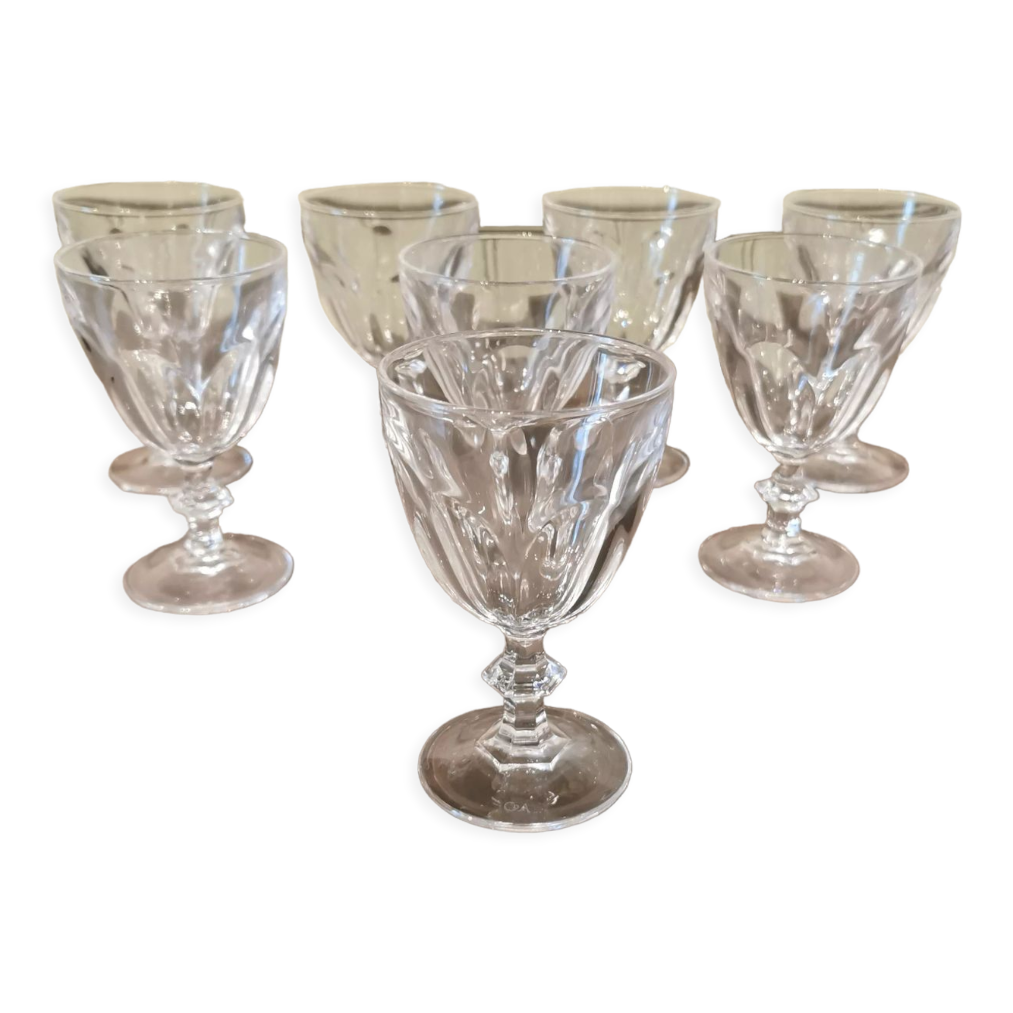 Suite de 8 verres à vin en cristal