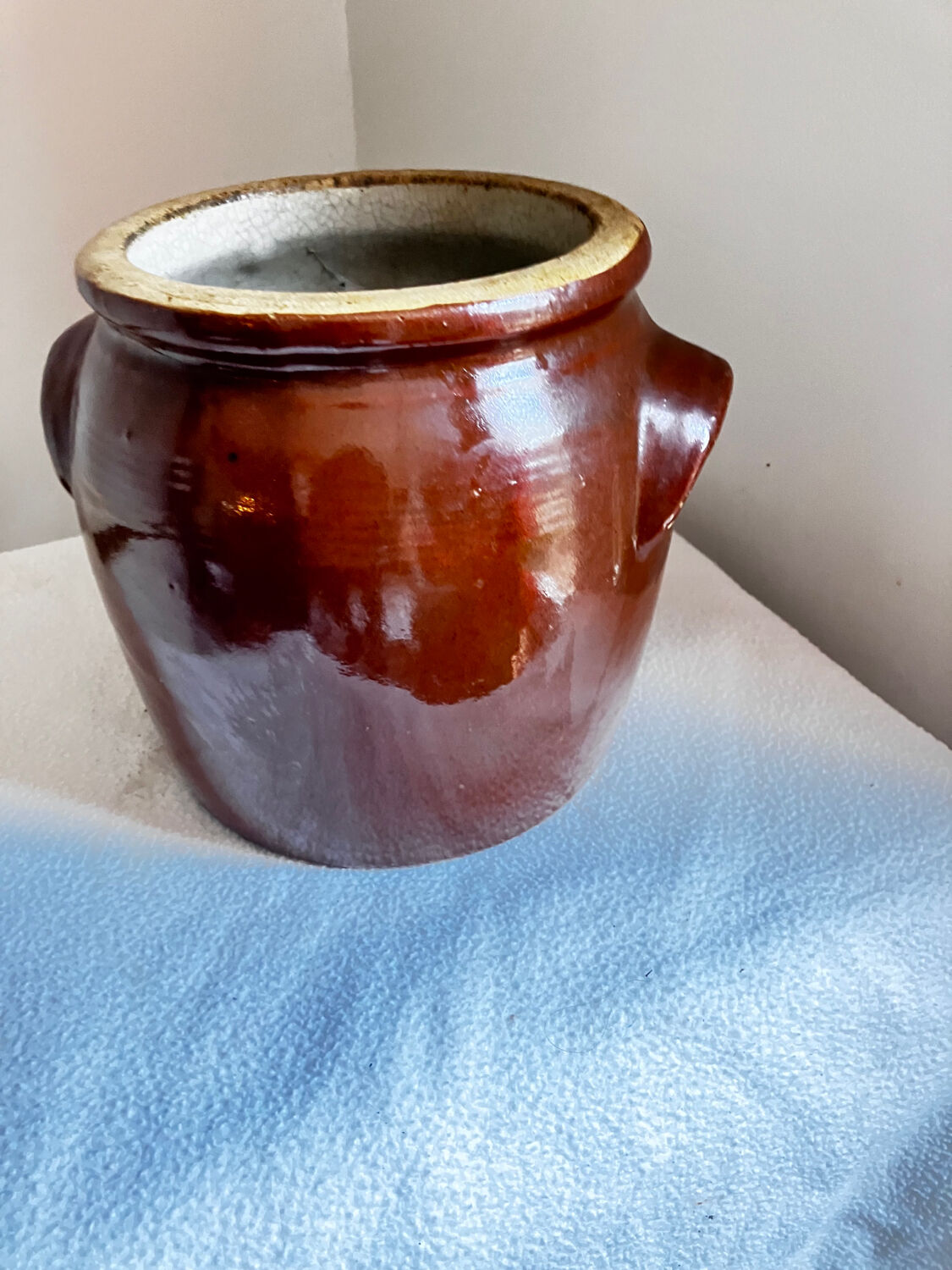 Stoneware pot