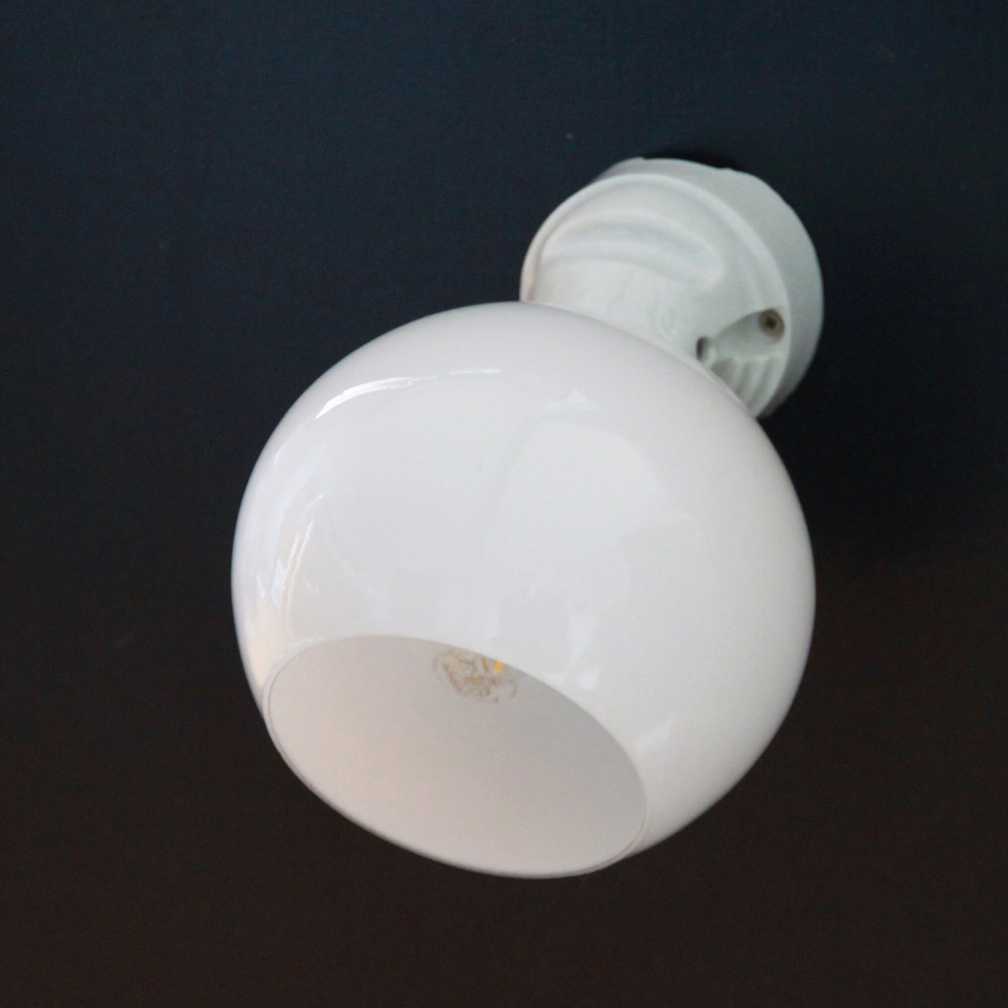 Applique porcelaine céramique et globe en opaline blanche