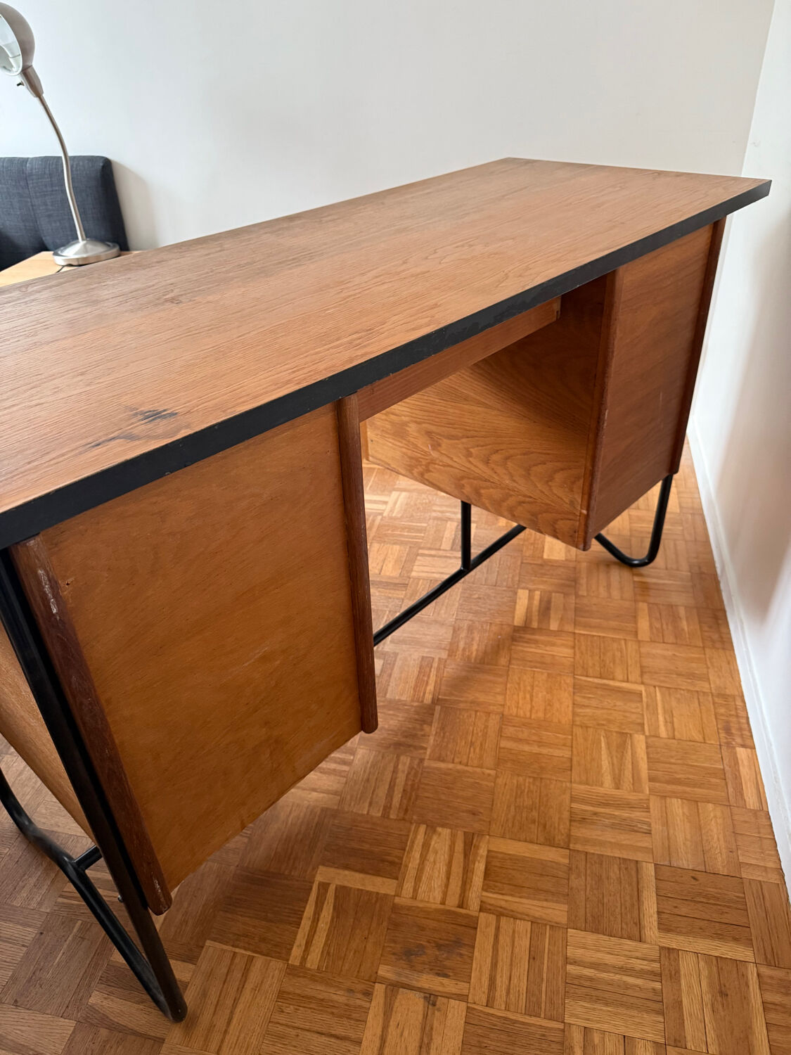 Vintage 1960s desk in oak and black metal – modernist spirit