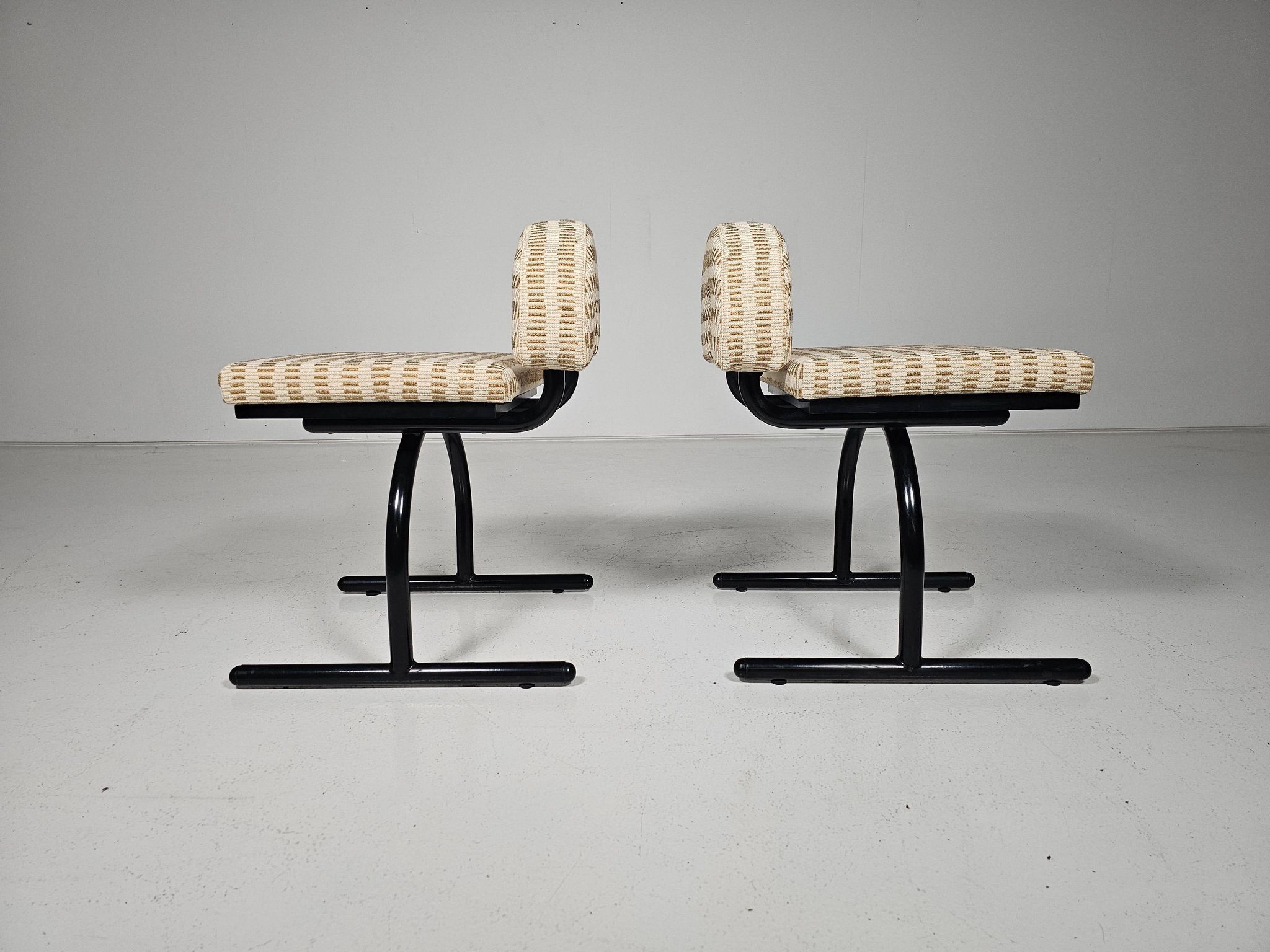 Ensemble de 2 chaises, Italie 1980s
