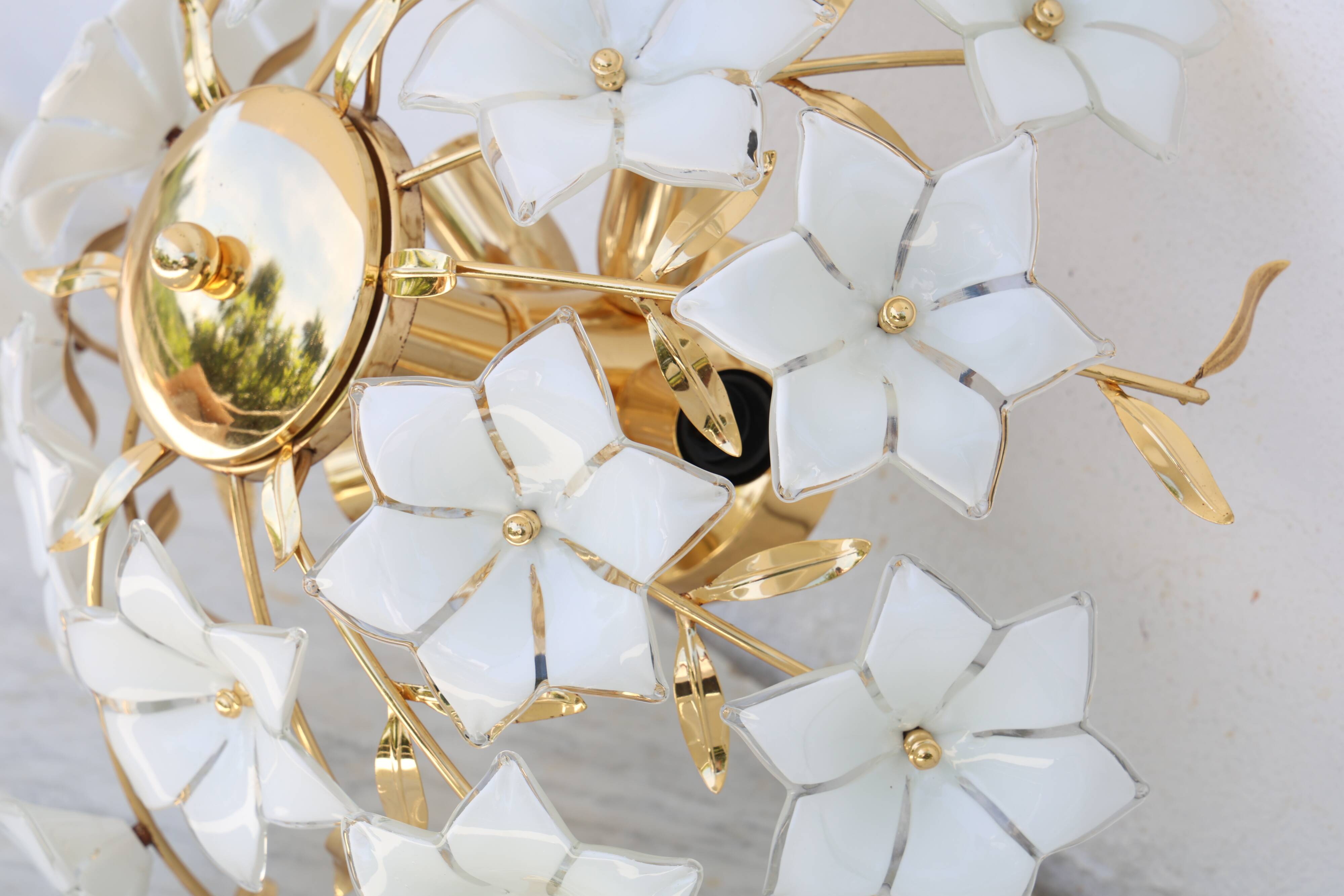 Grace Kelly, Delicious Murano Ceiling Light White Flowers, 1980