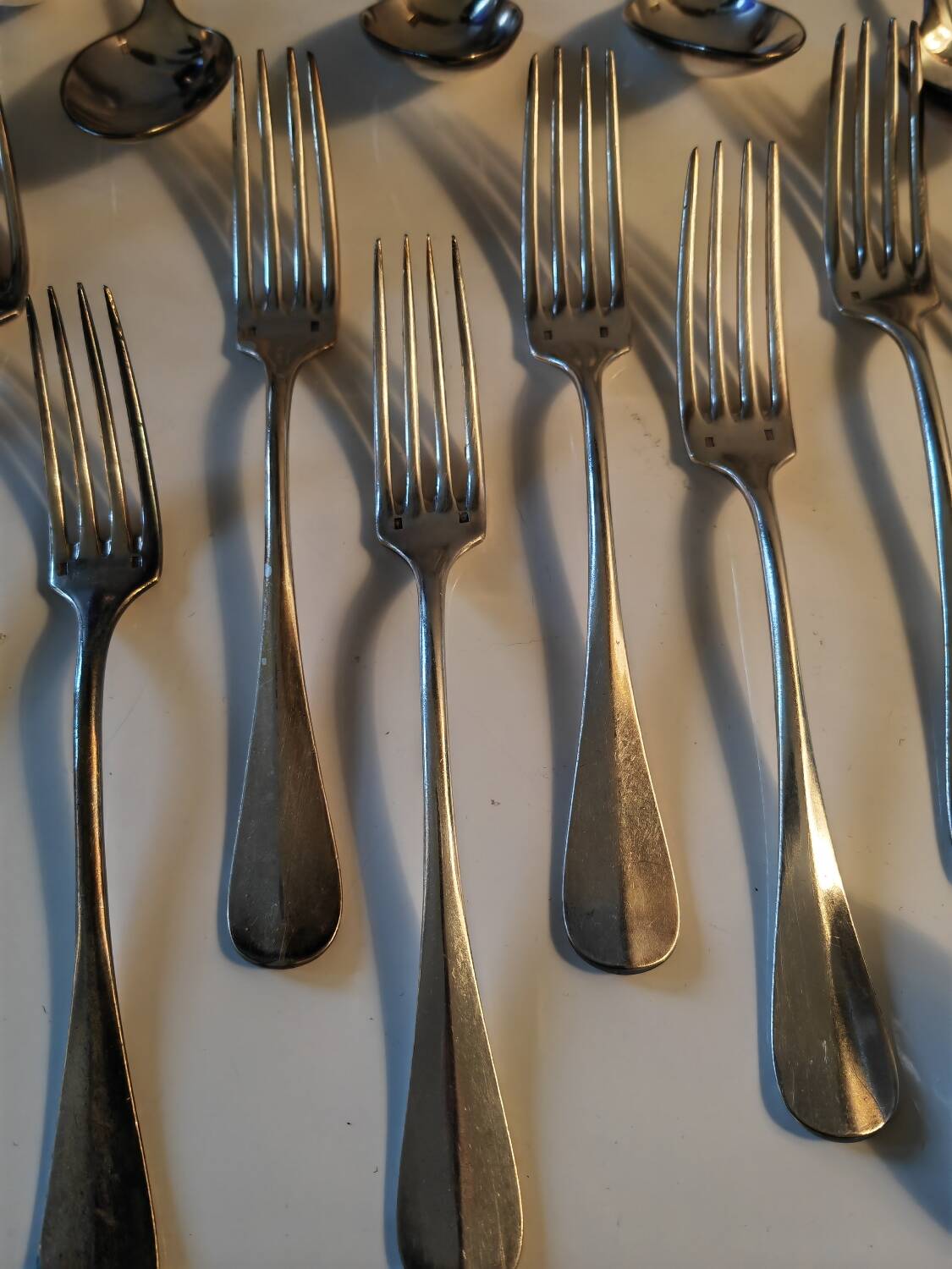 Silver metal cutlery set