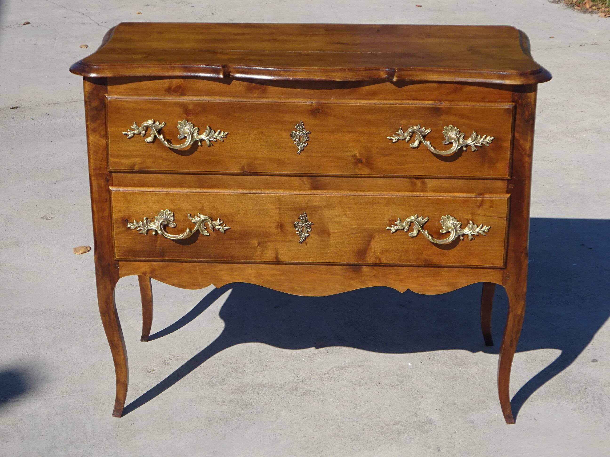 Small Louis XV style chest of drawers