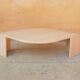 Table basse vintage en travertin par les éditions Roche Bobois