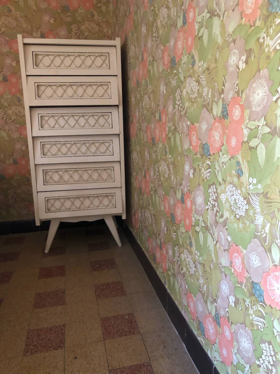 Vintage chest of drawers