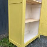 Simple yellow Parisian wardrobe