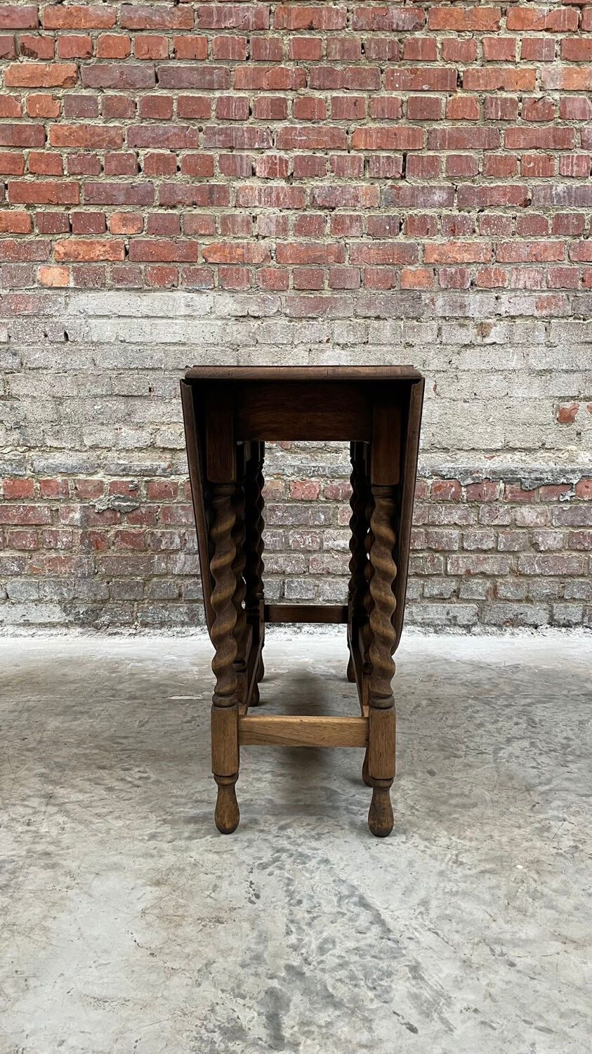 Antique Oak Oval Drop-Leaf Table with Barley Twist Legs – Gateleg Tabl