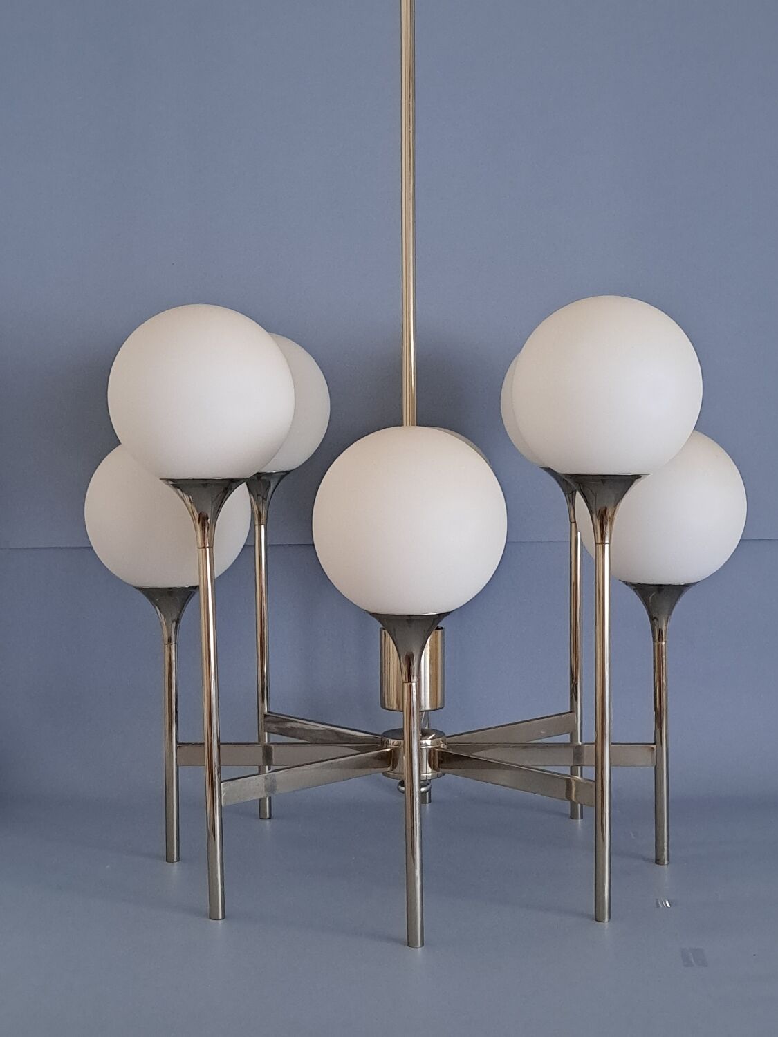 Chandelier Sciolari 8 balls in satin glass.