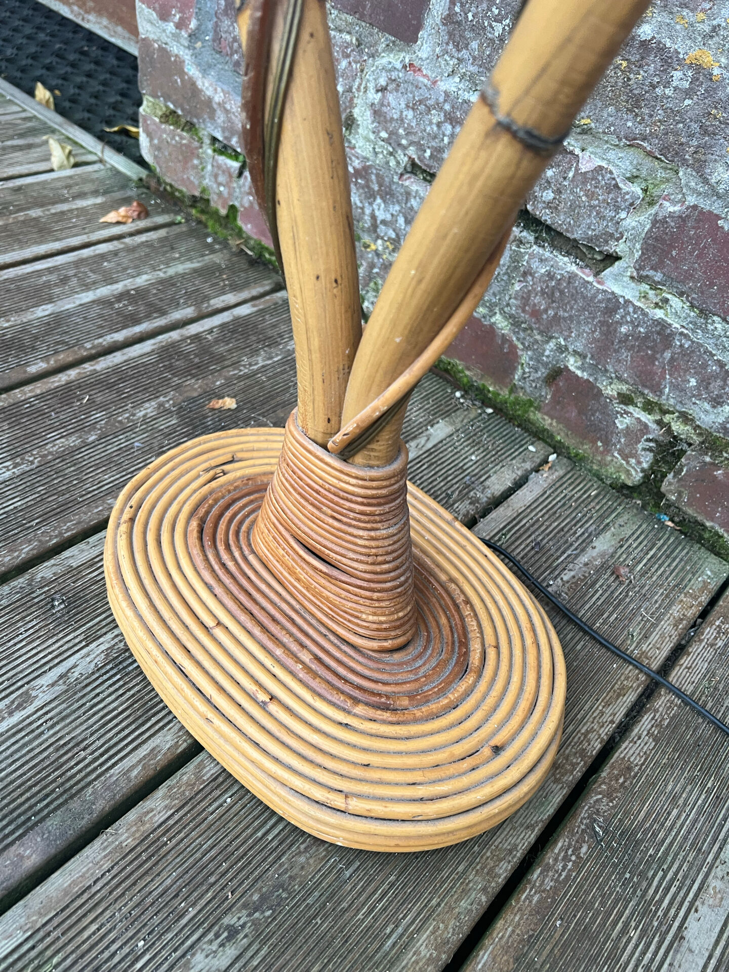 Lampadaire en rotin