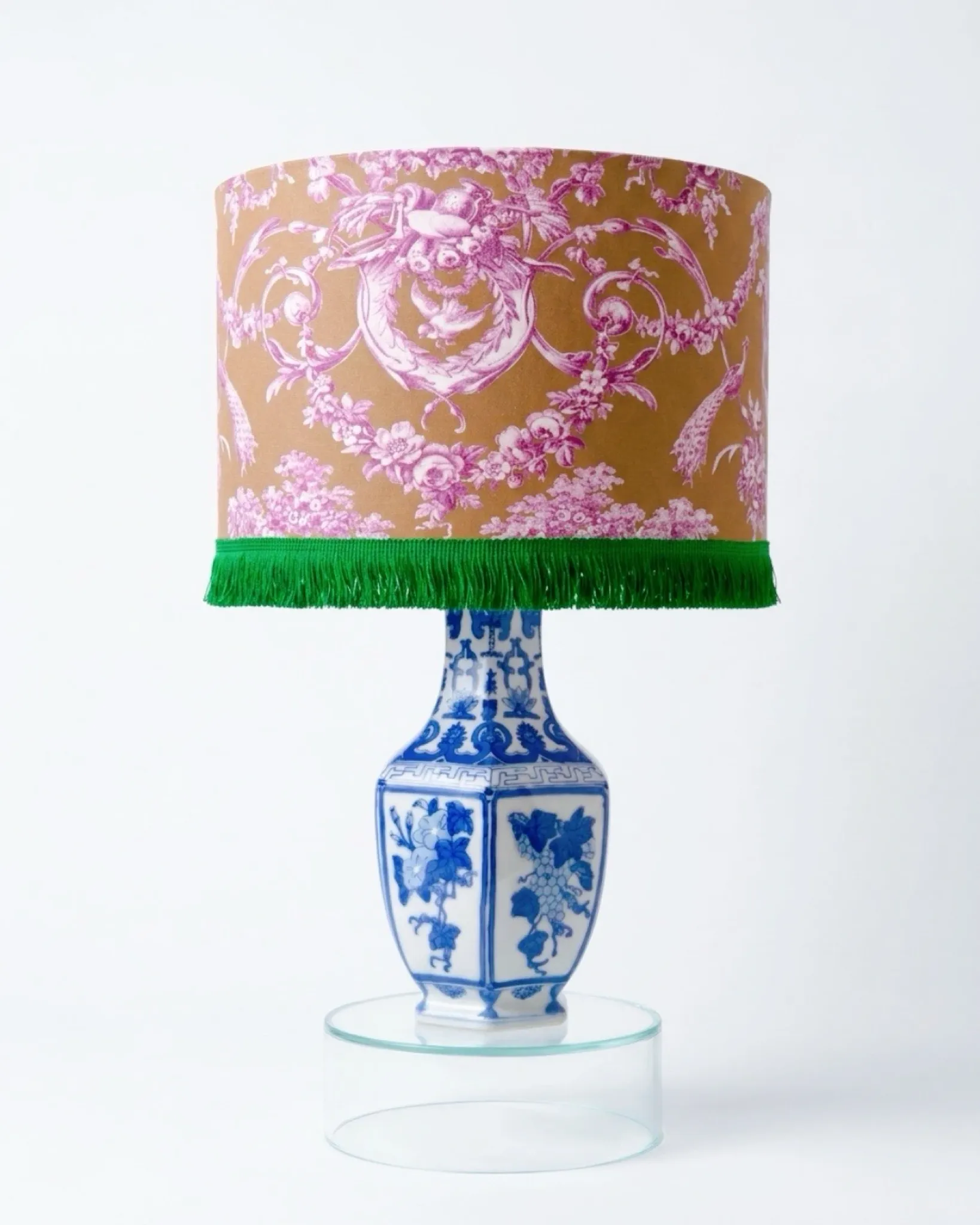 Vintage lamp in porcelain and toile de Jouy