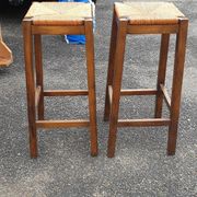 2 tabourets de bar en bois et paille
