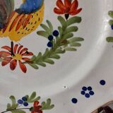 Decorative plate in earthenware with rooster design. Late 19th century.