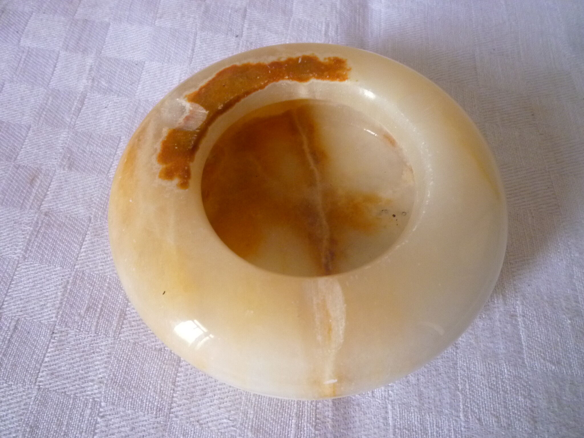 White marble onyx ashtray