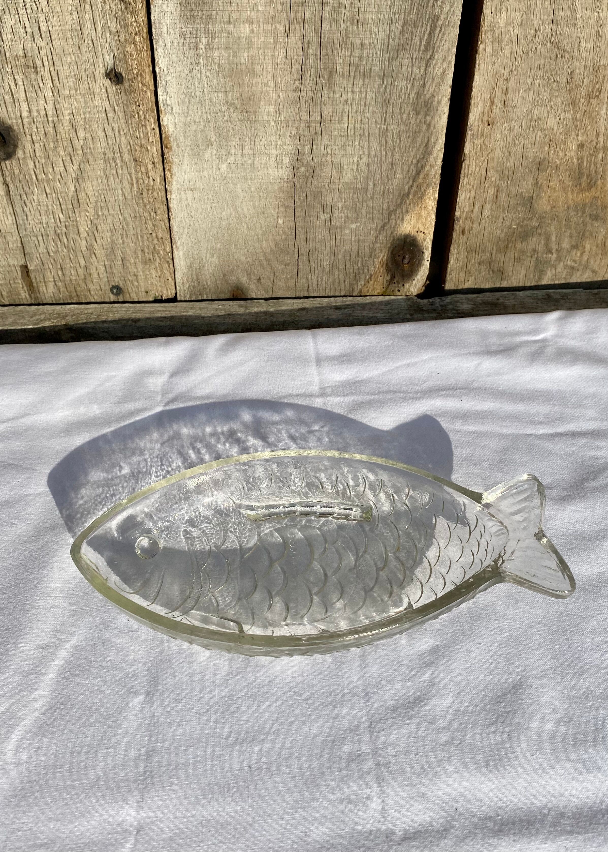 Glass fish dish