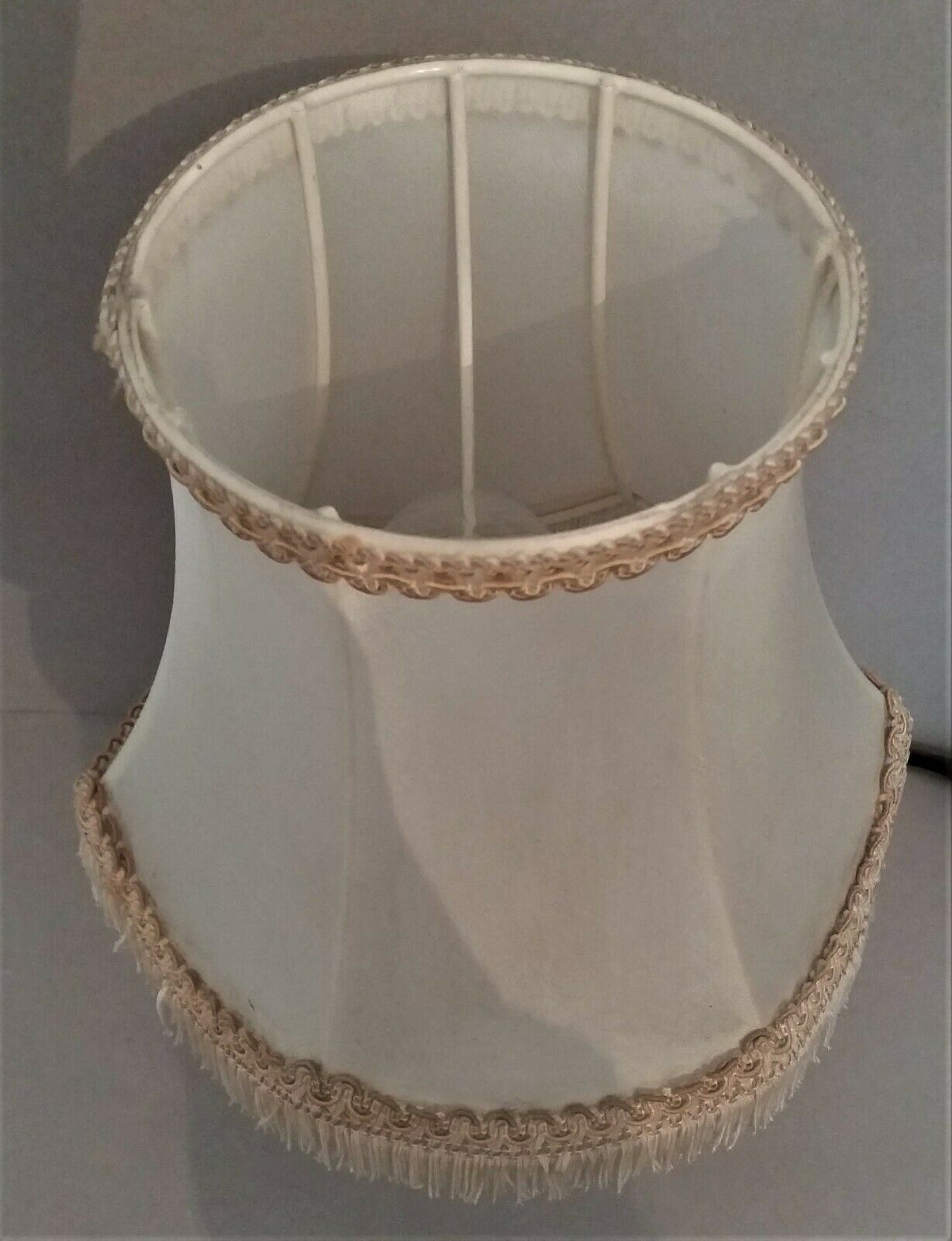 Small porcelain bedside lamp décor violets perfect working condition