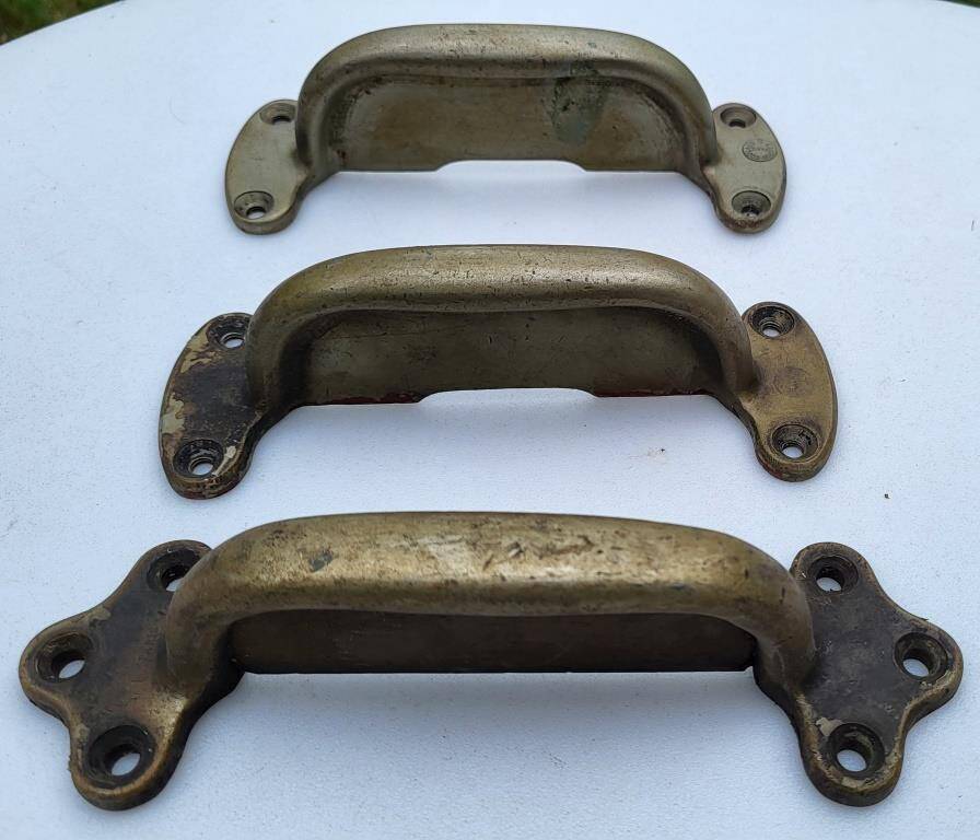 Lot 3 Sprague metro door handles 1920