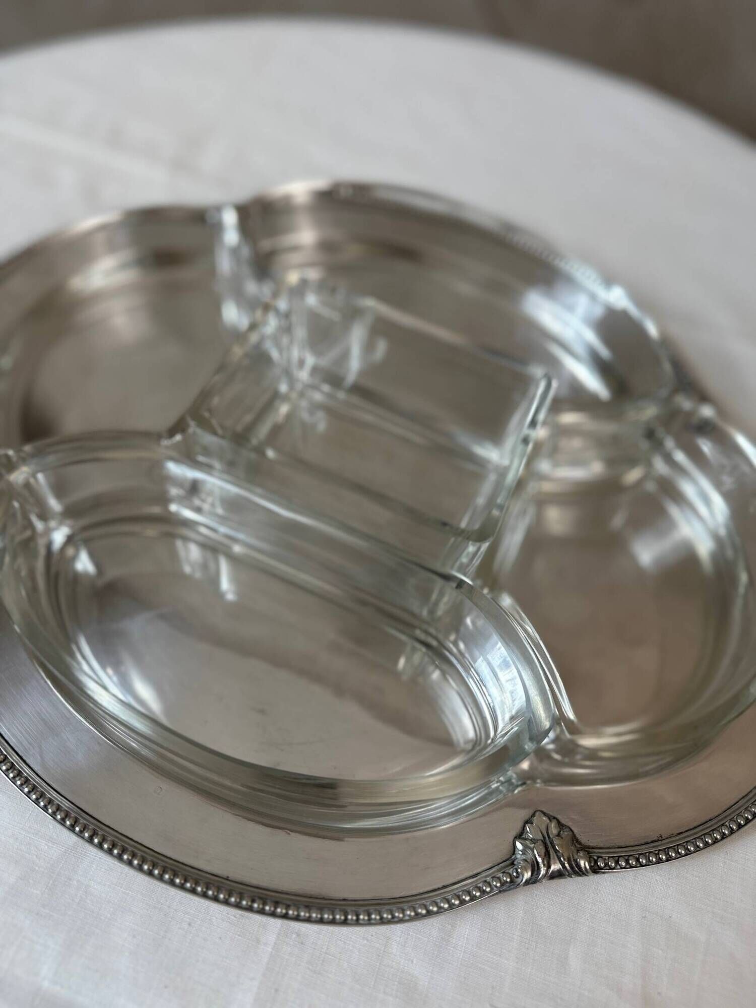 Plat de service en métal argenté