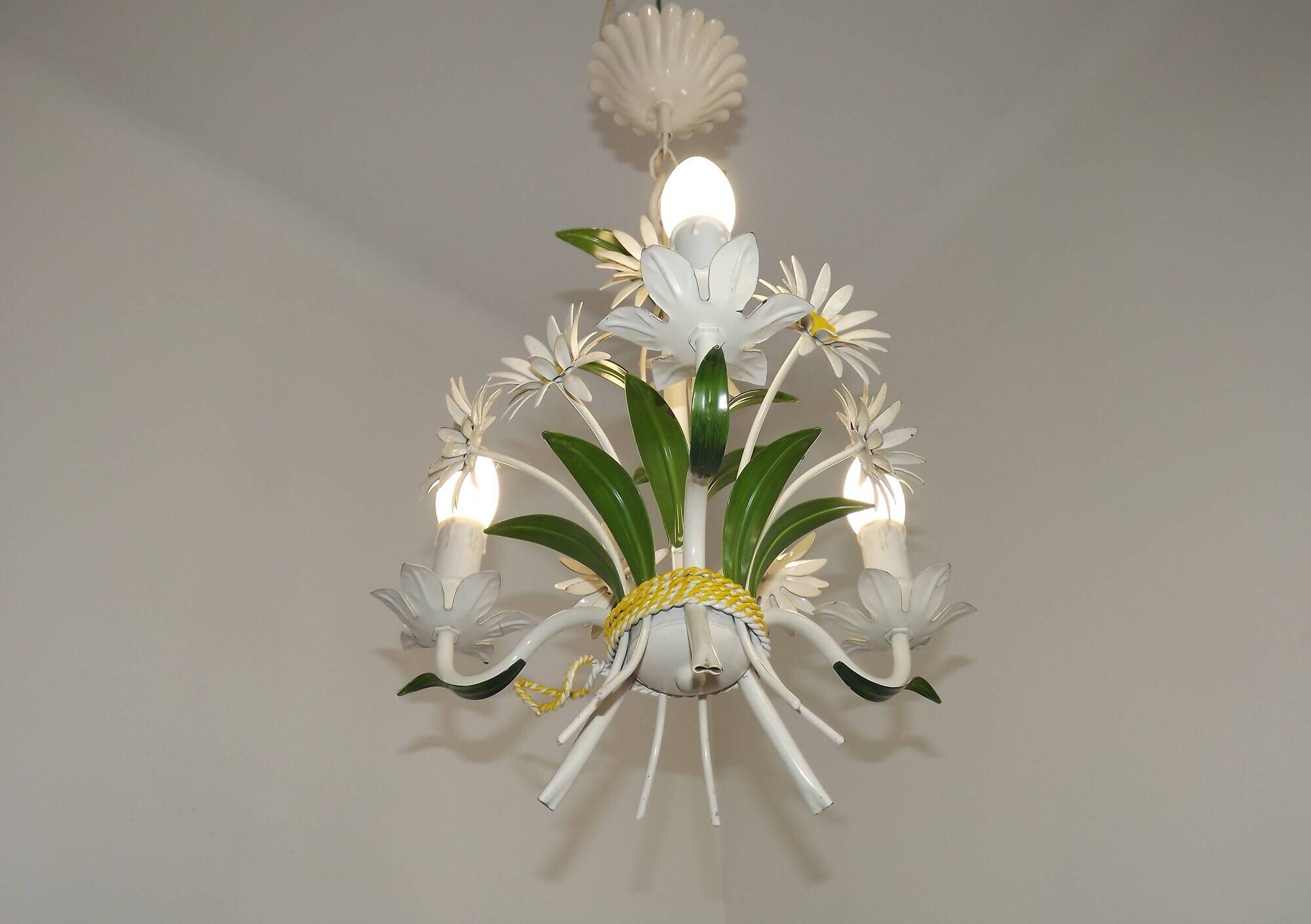 French Vintage Tied Bouquet Style Daisy Flower 3 Light Chandelier