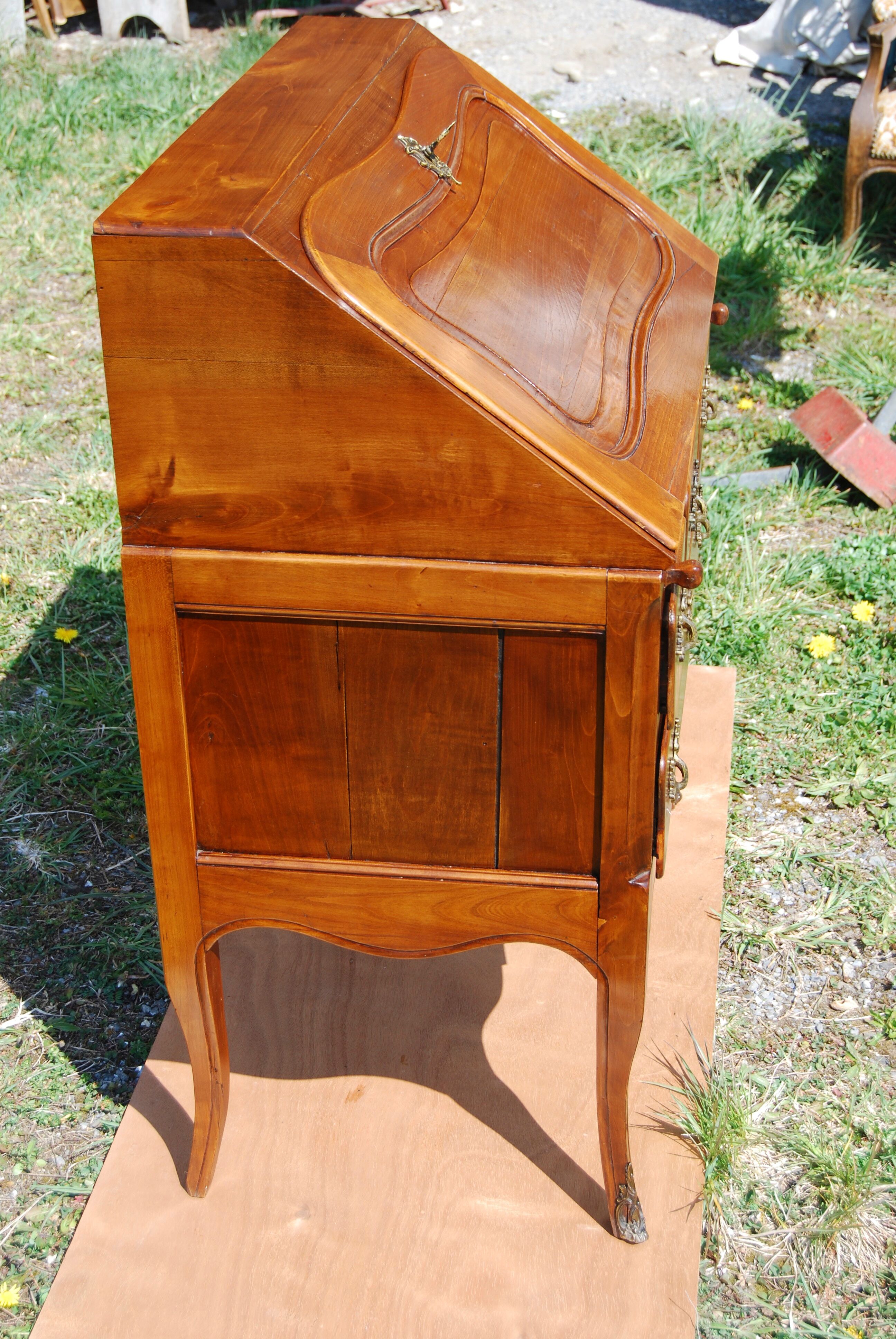 Sloping desk, secretary, donkey back Louis XV walnut.