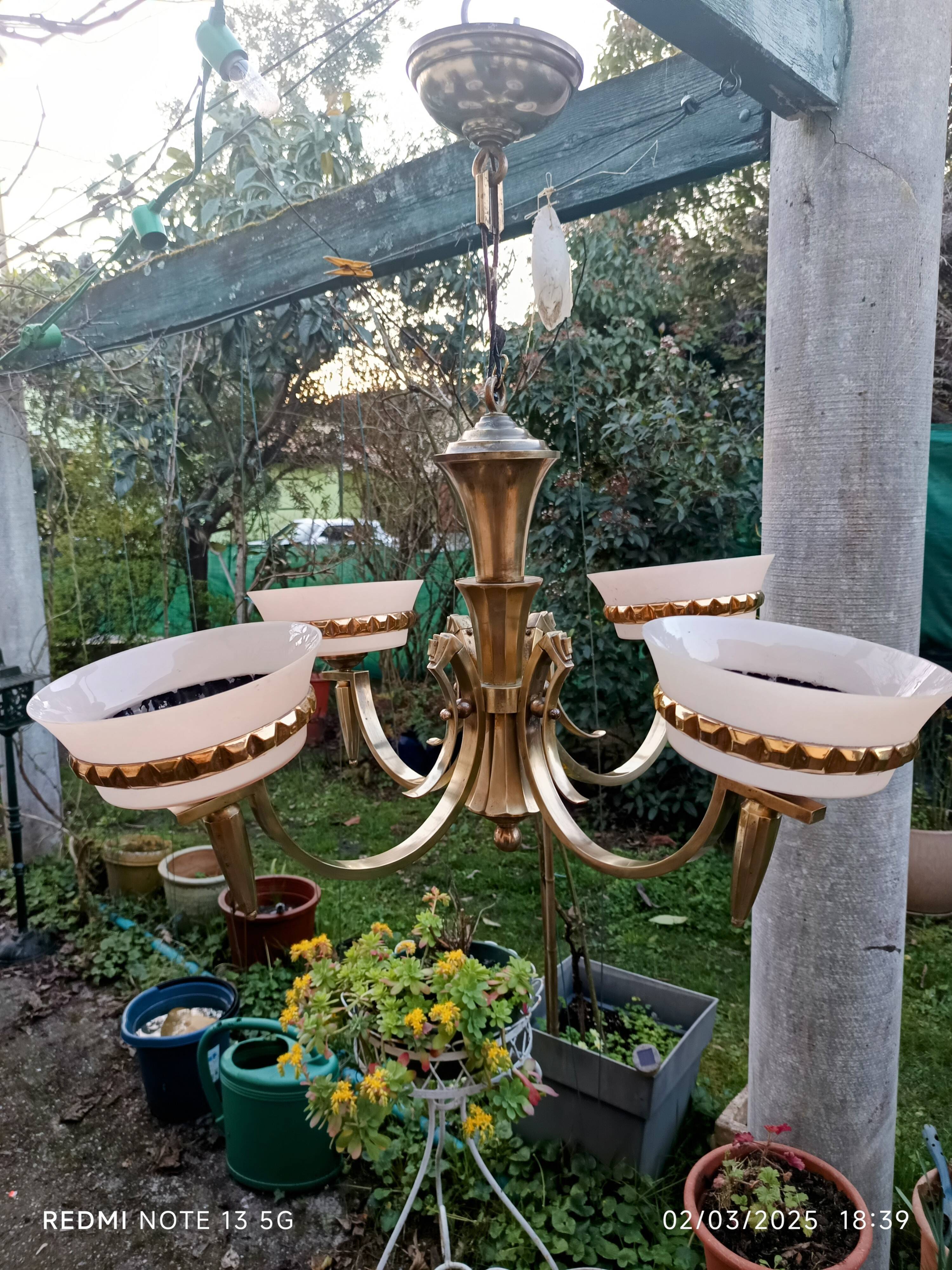 Art Deco chandelier with 4 lights in bronze and opaline.