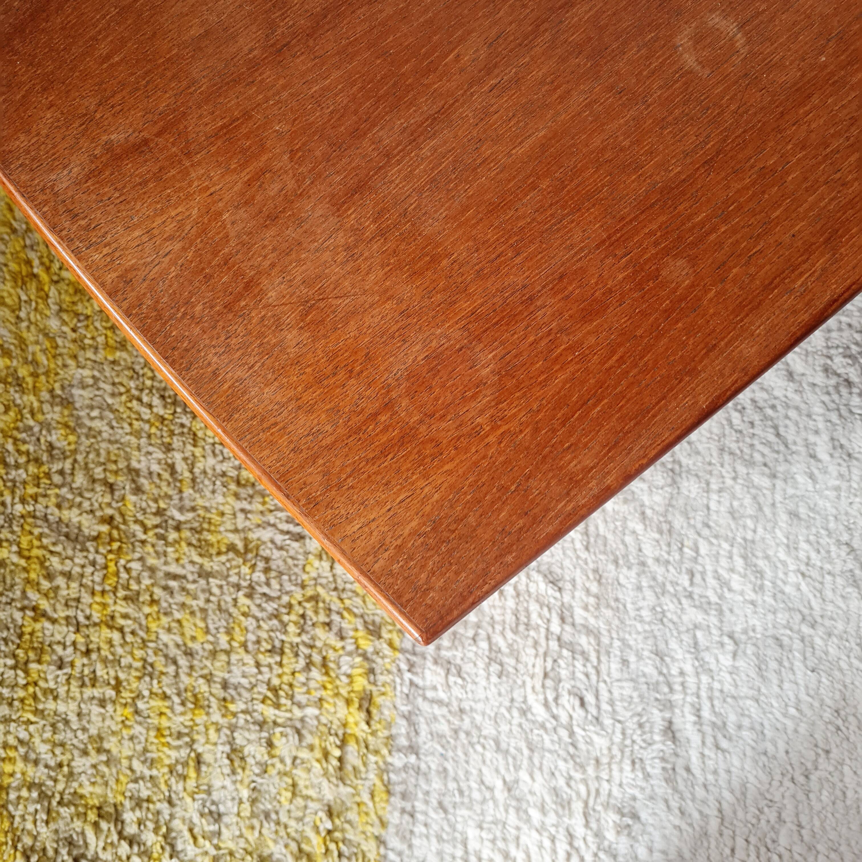 Table basse vintage en teck – Design Danois Mid-Century