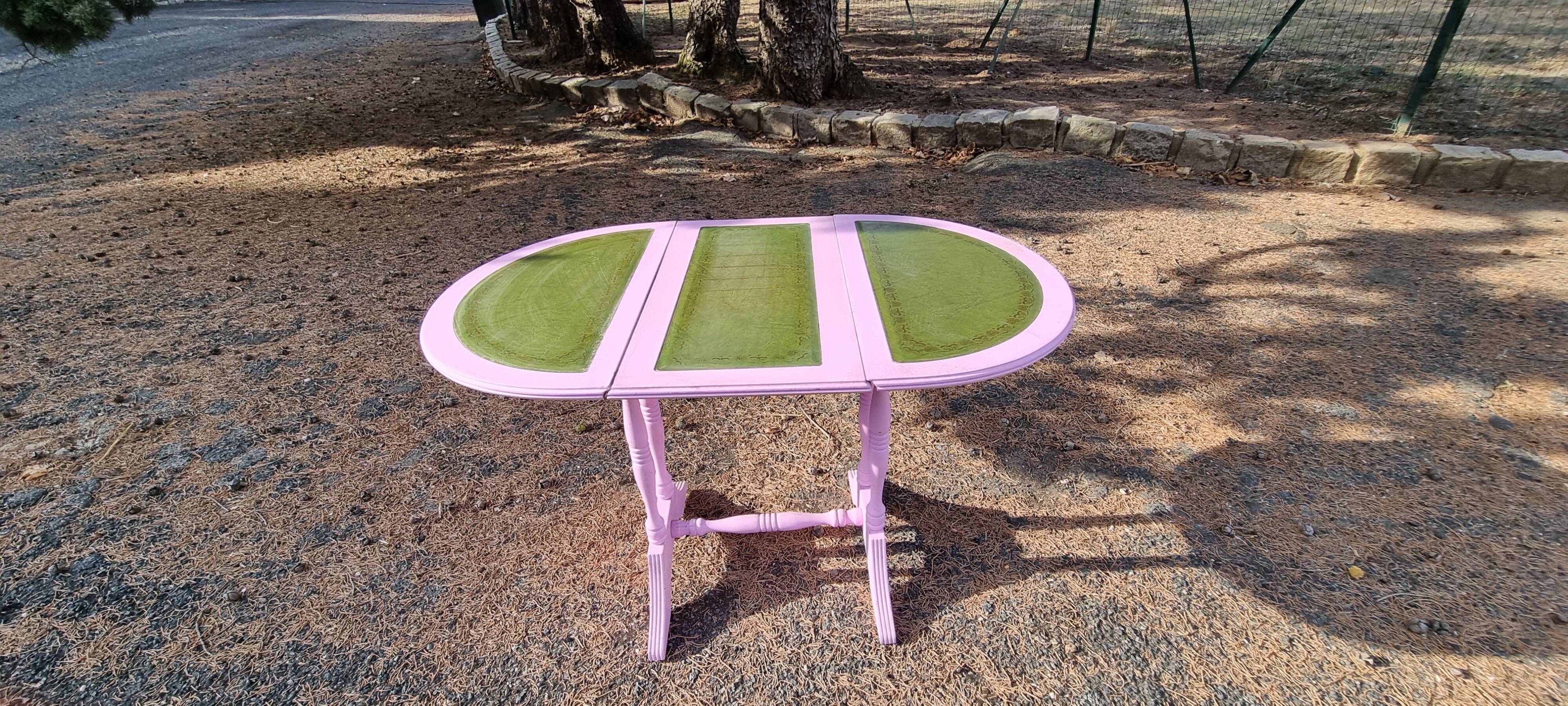 Children's table or coffee table folding