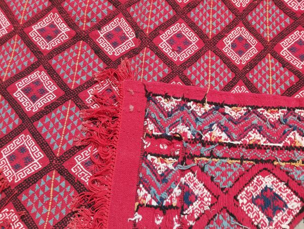 Tapis berbère à motifs losanges fait main en pure laine