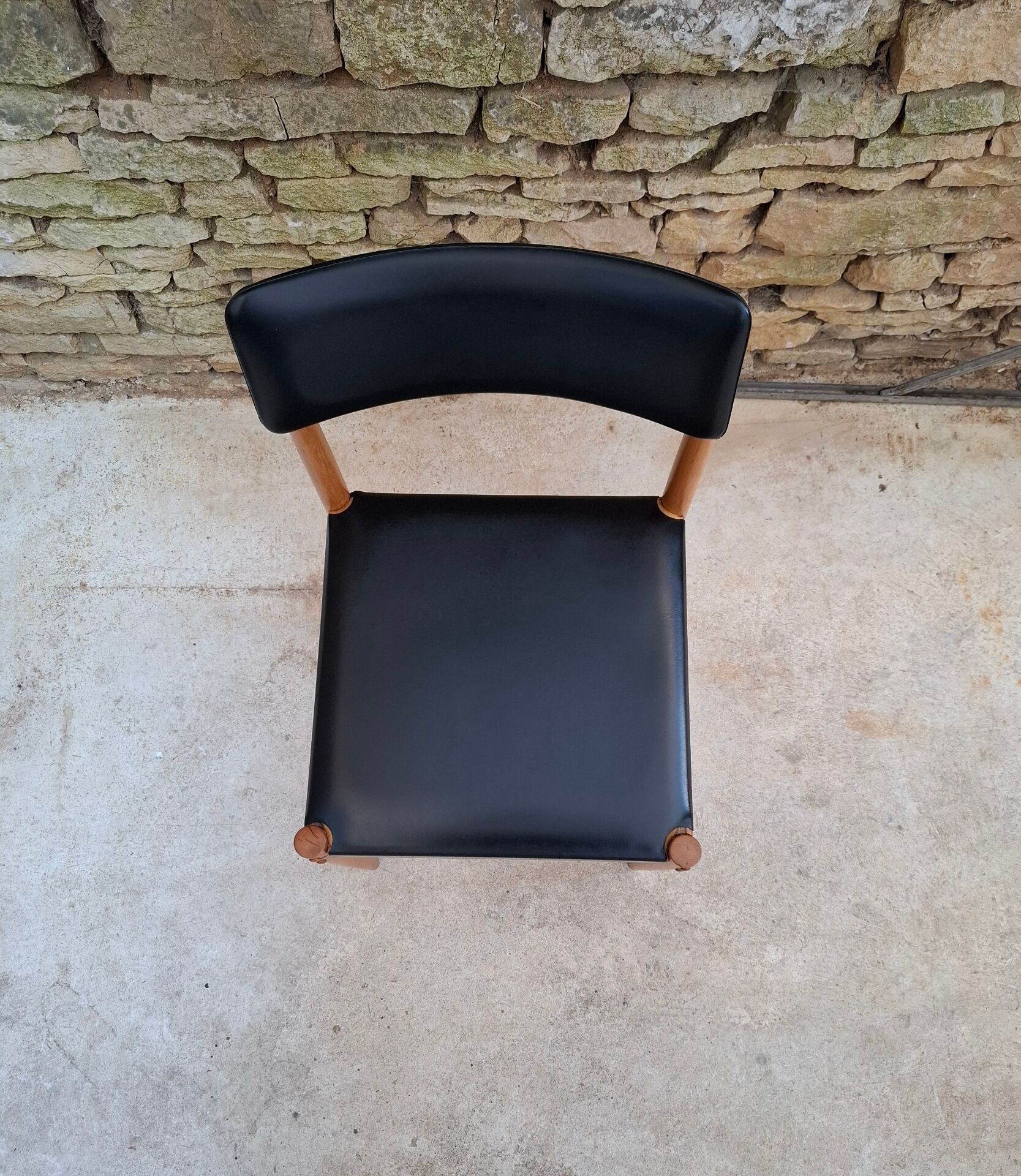 Chaise scandinave hêtre et skaï