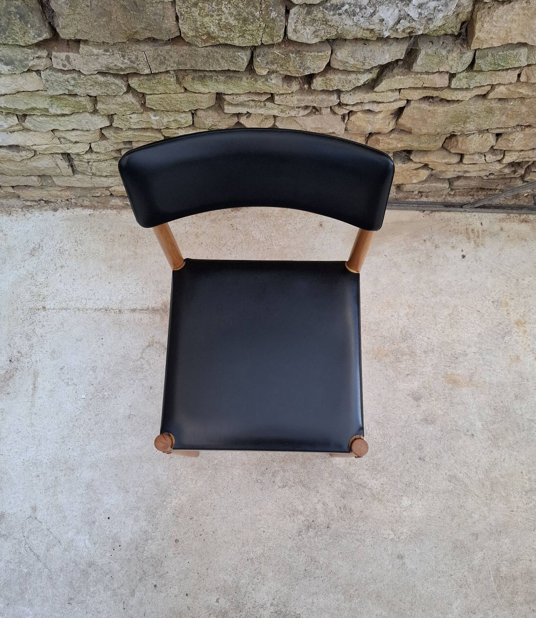 Scandinavian chair in beech and faux leather