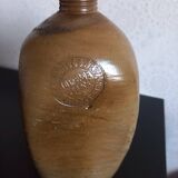 Bouteille ancienne d'eau minérale en grès de sel
