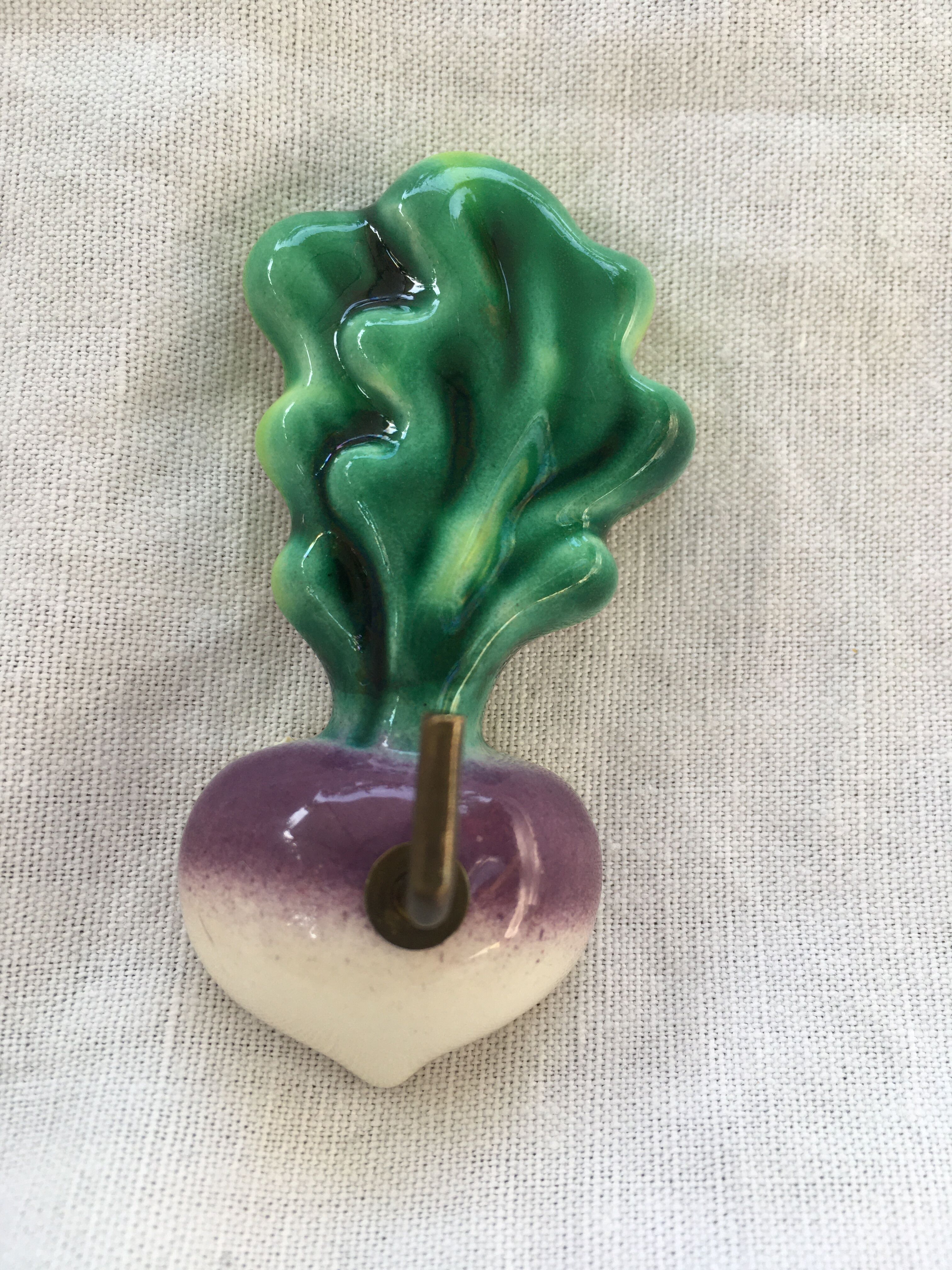 Lot of slurry hooks in the shape of plants and animals