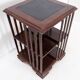 Table d'appoint en bois dur et bibliothèque tournante Vintage Sheraton Revival