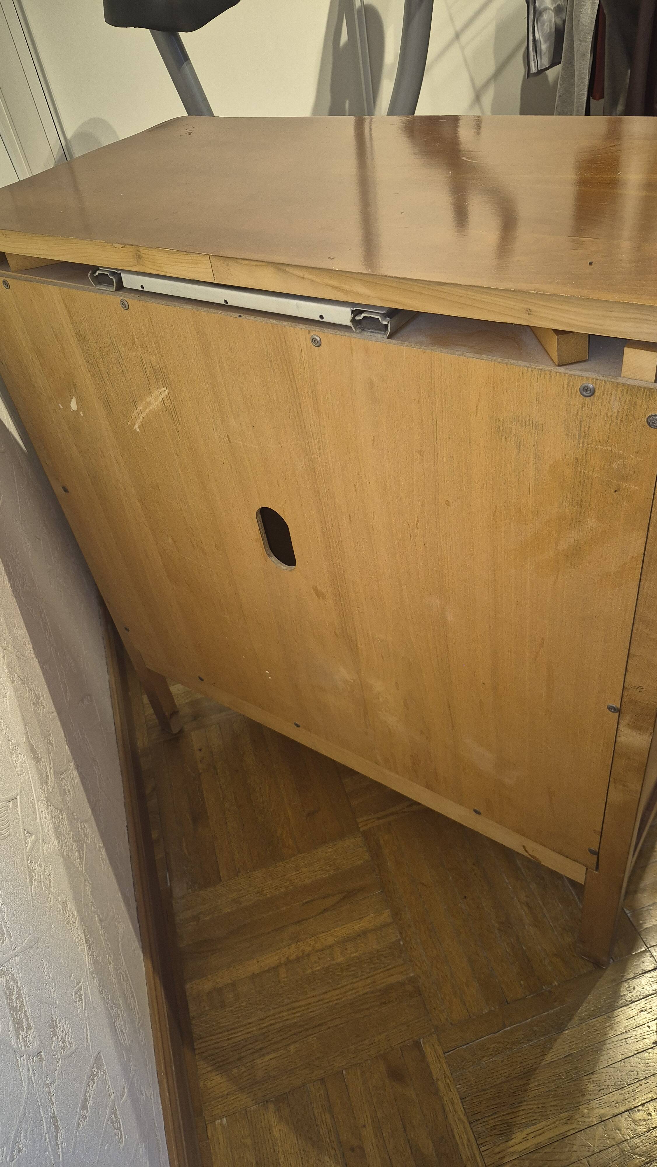 Classic style TV unit with sliding shelf