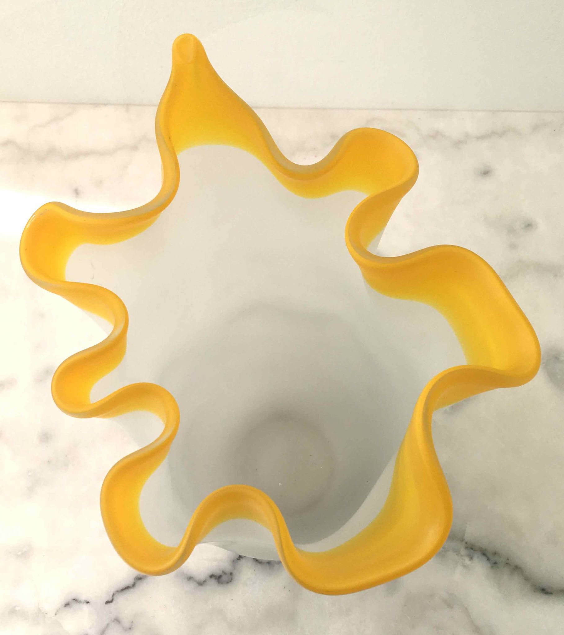 Vase mouchoir pâte de verre années 70