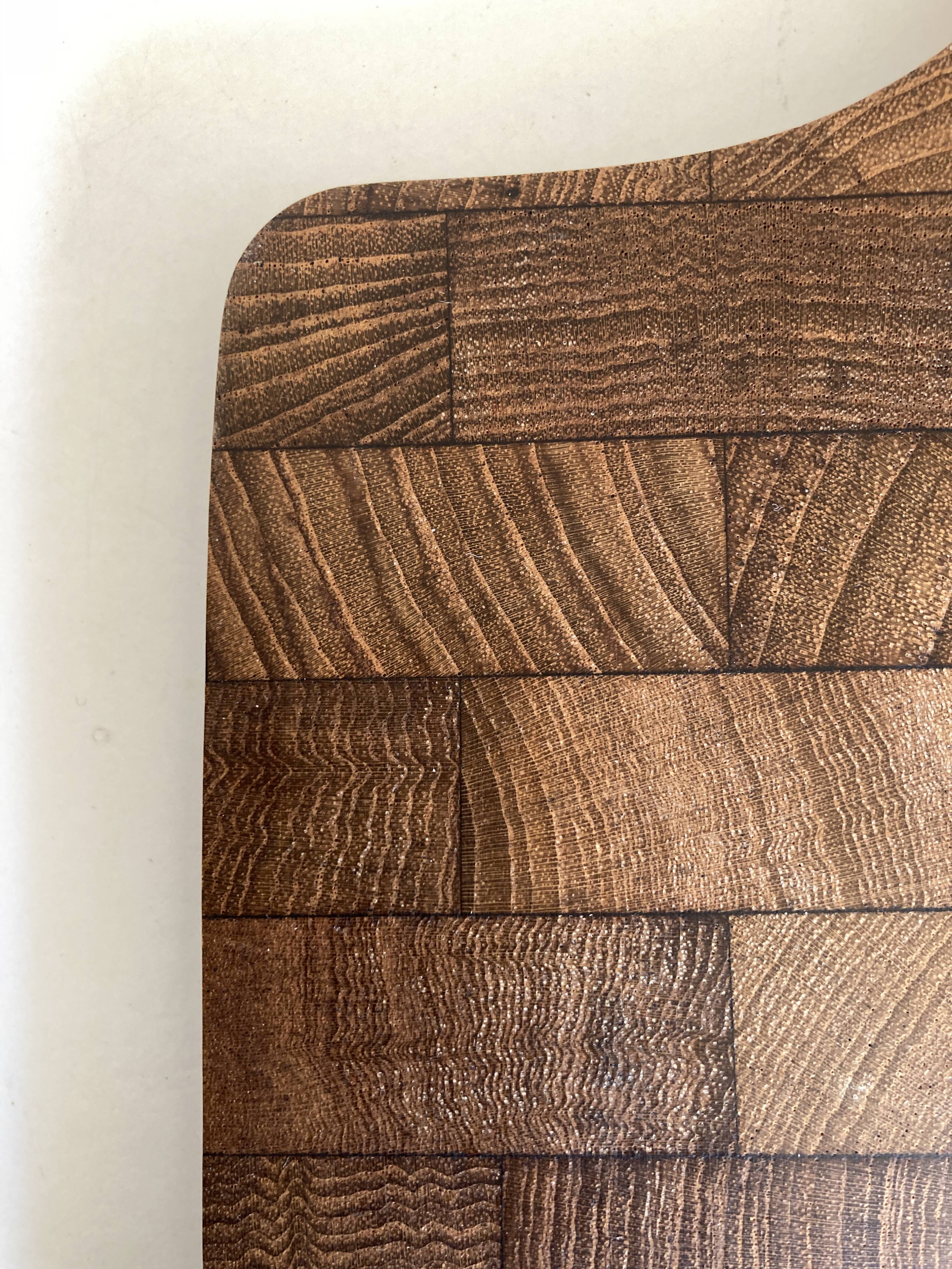 Planche à découper scandinave en bois debout