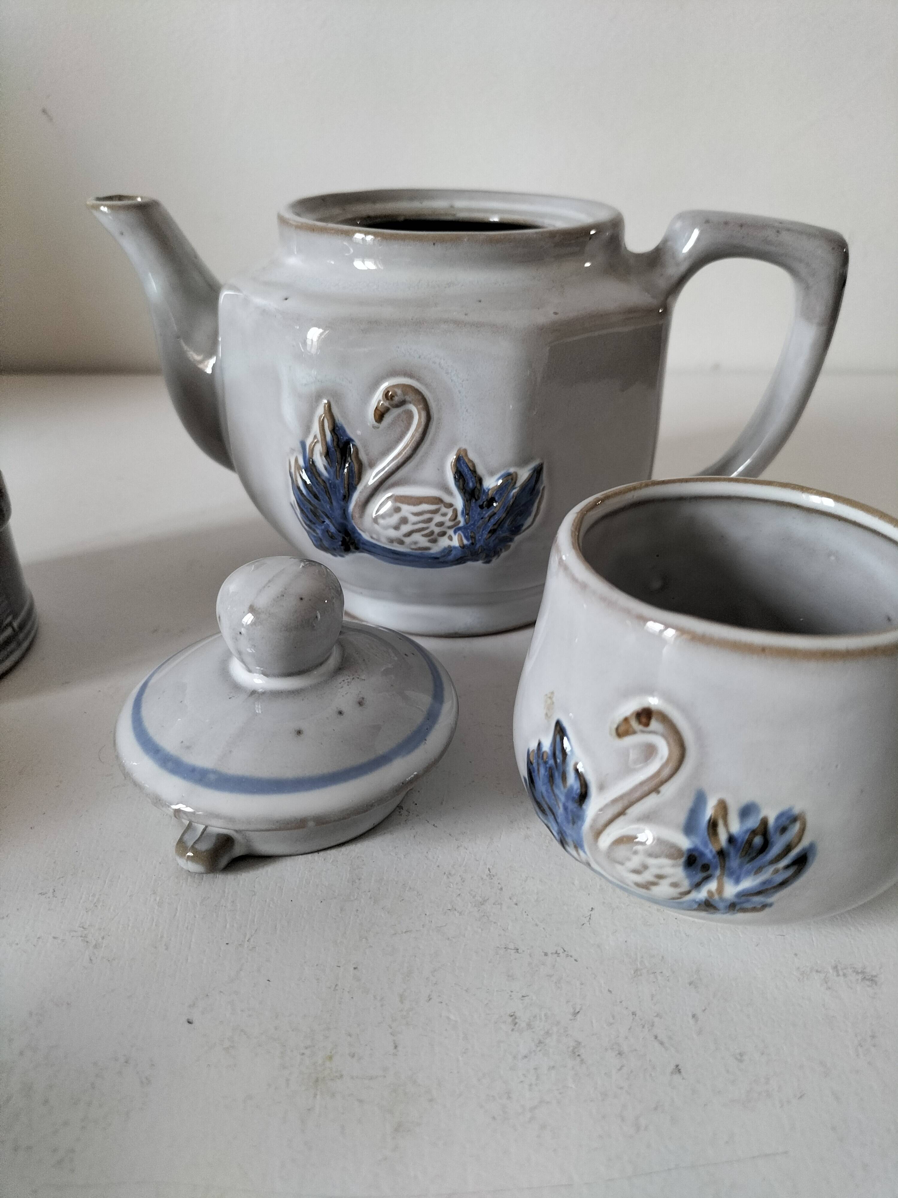 Stoneware tea set with swan decor – Hygge & Lagom spirit