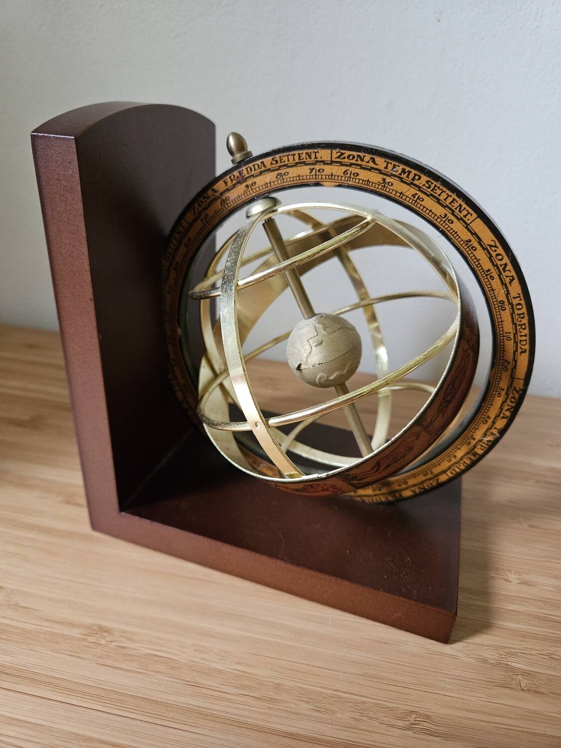 Sphere bookend