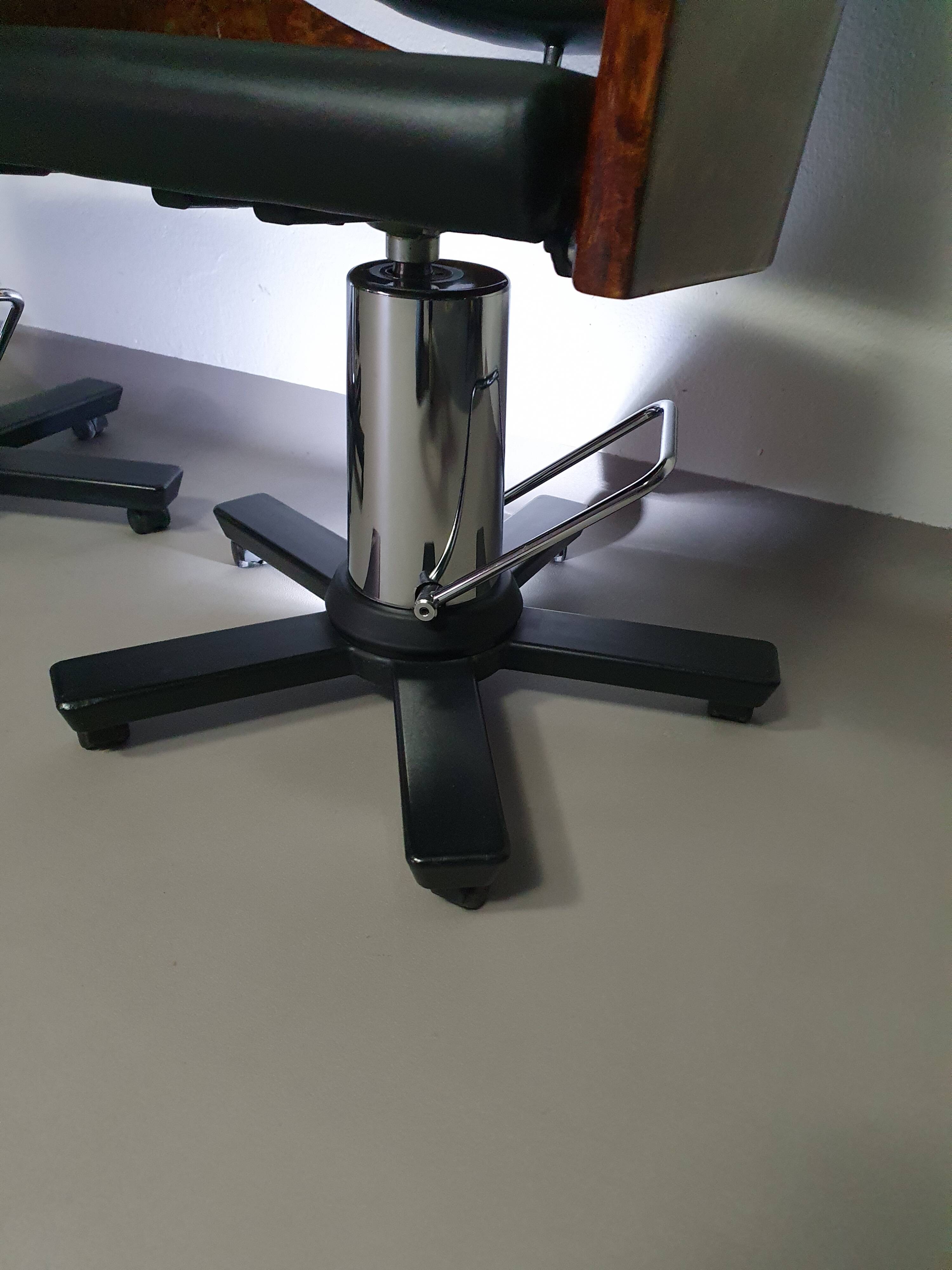 4 x '80s Italian barber chair, height adjustable