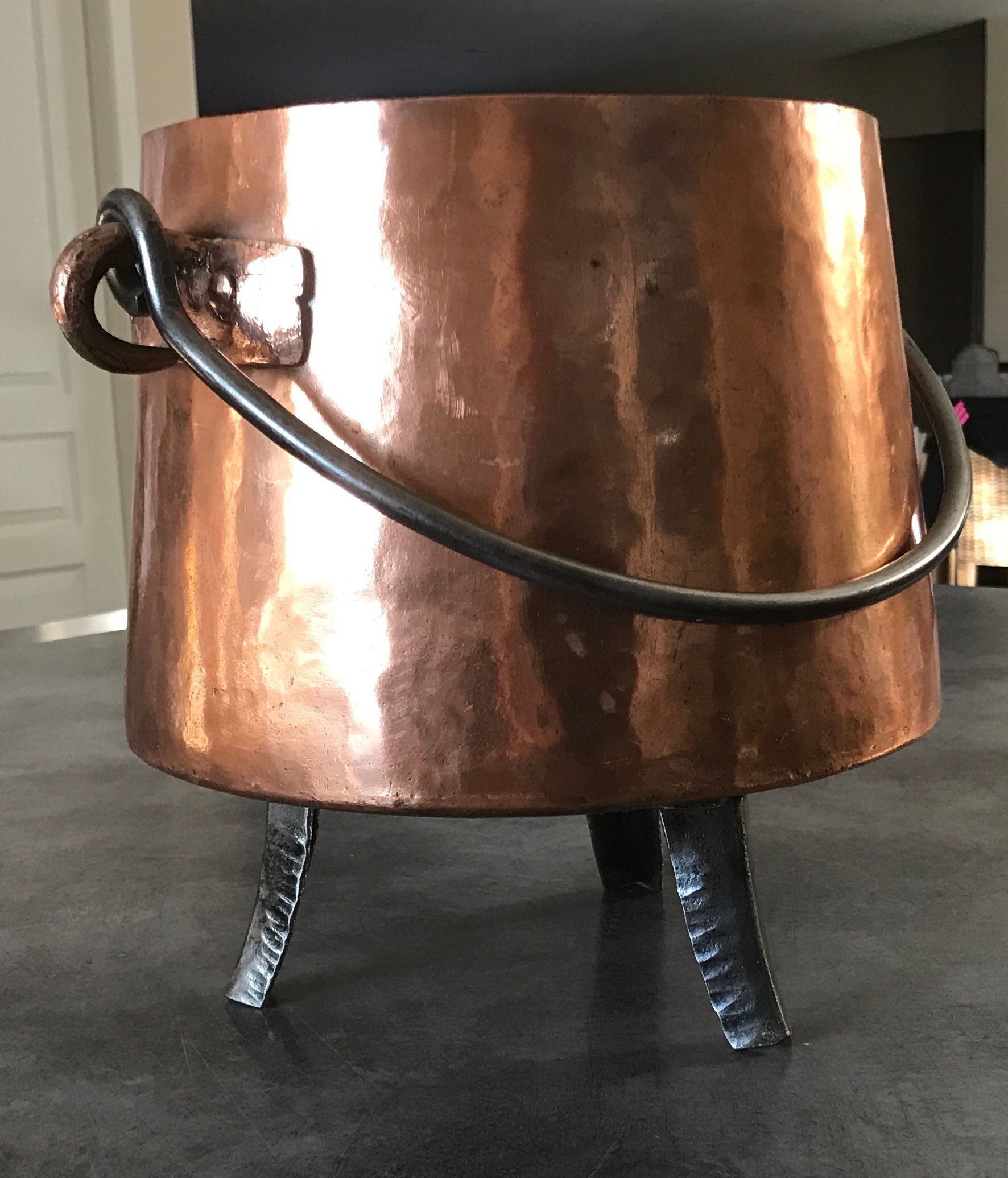 Cauldron with tinned copper pot handle and support 3 feet - 25.5 cm