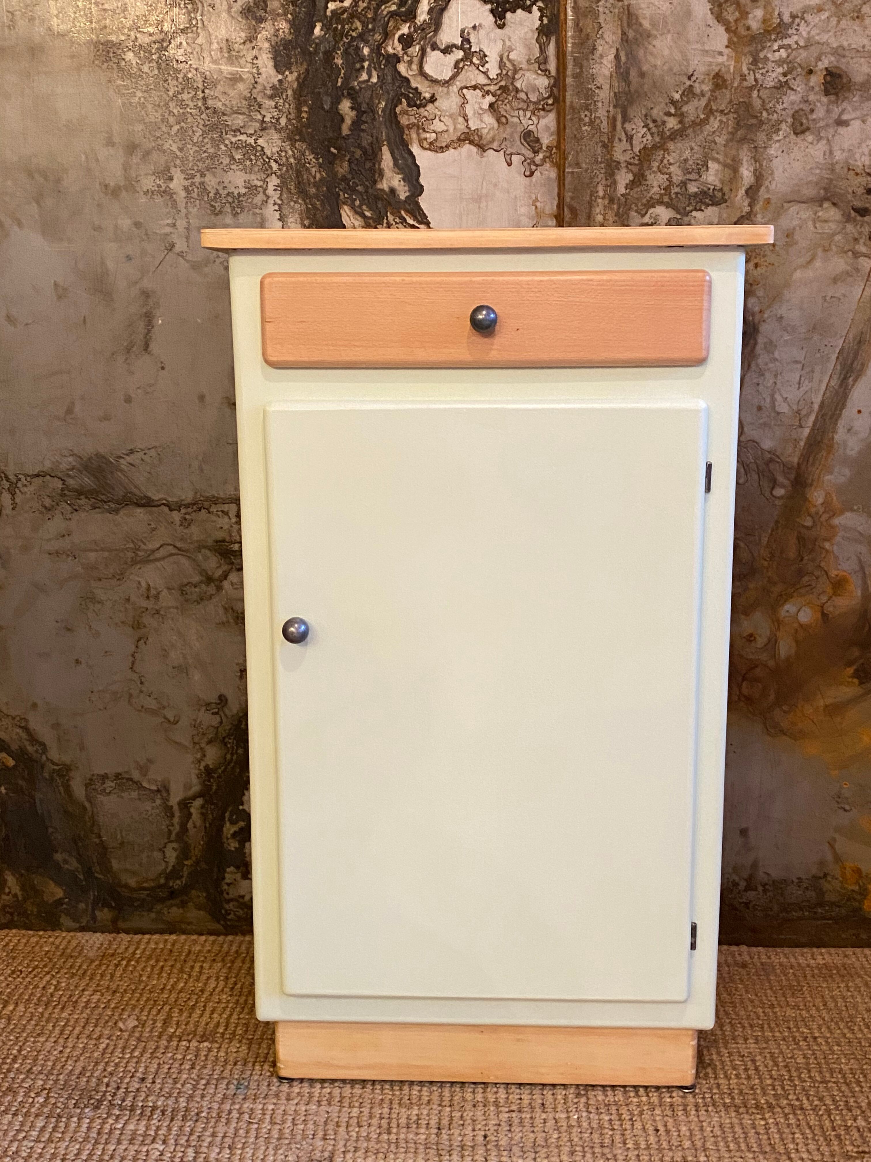 Buffet 50s raw wood and almond