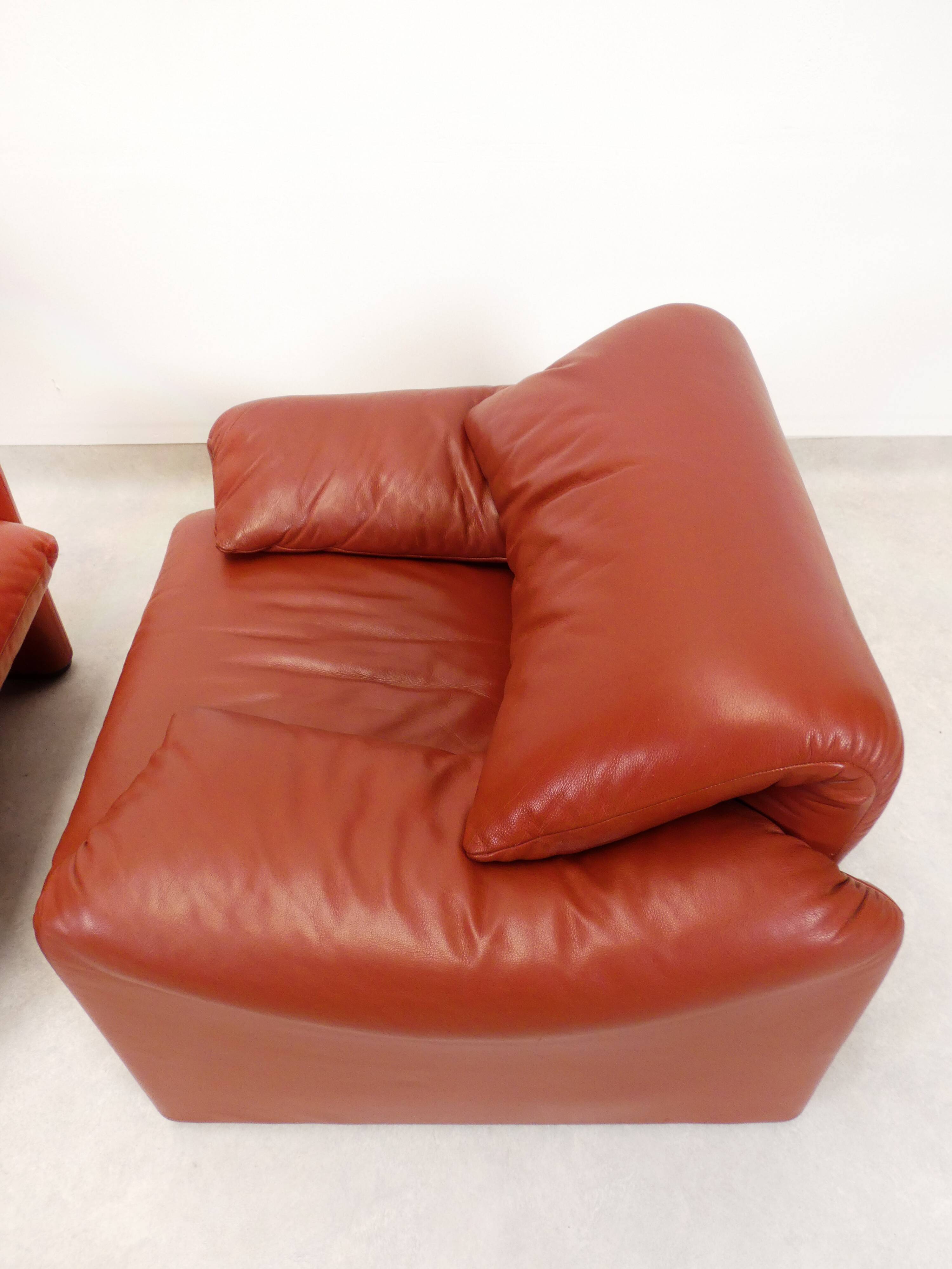 2 Cassina Maralunga fauteuils with ottoman