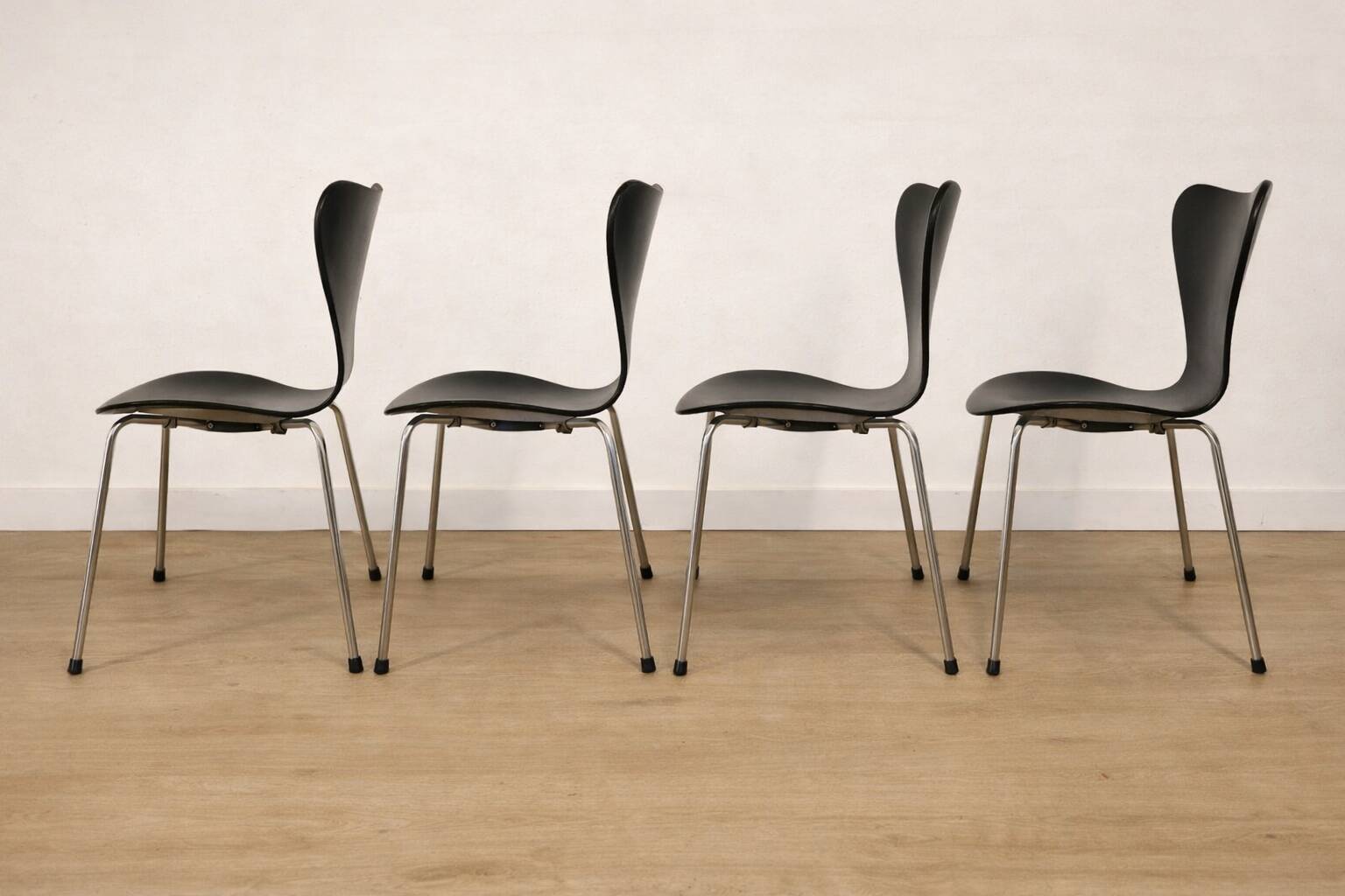 Series 7 Chairs Arne Jacobsen edition Fritz Hansen, 1955