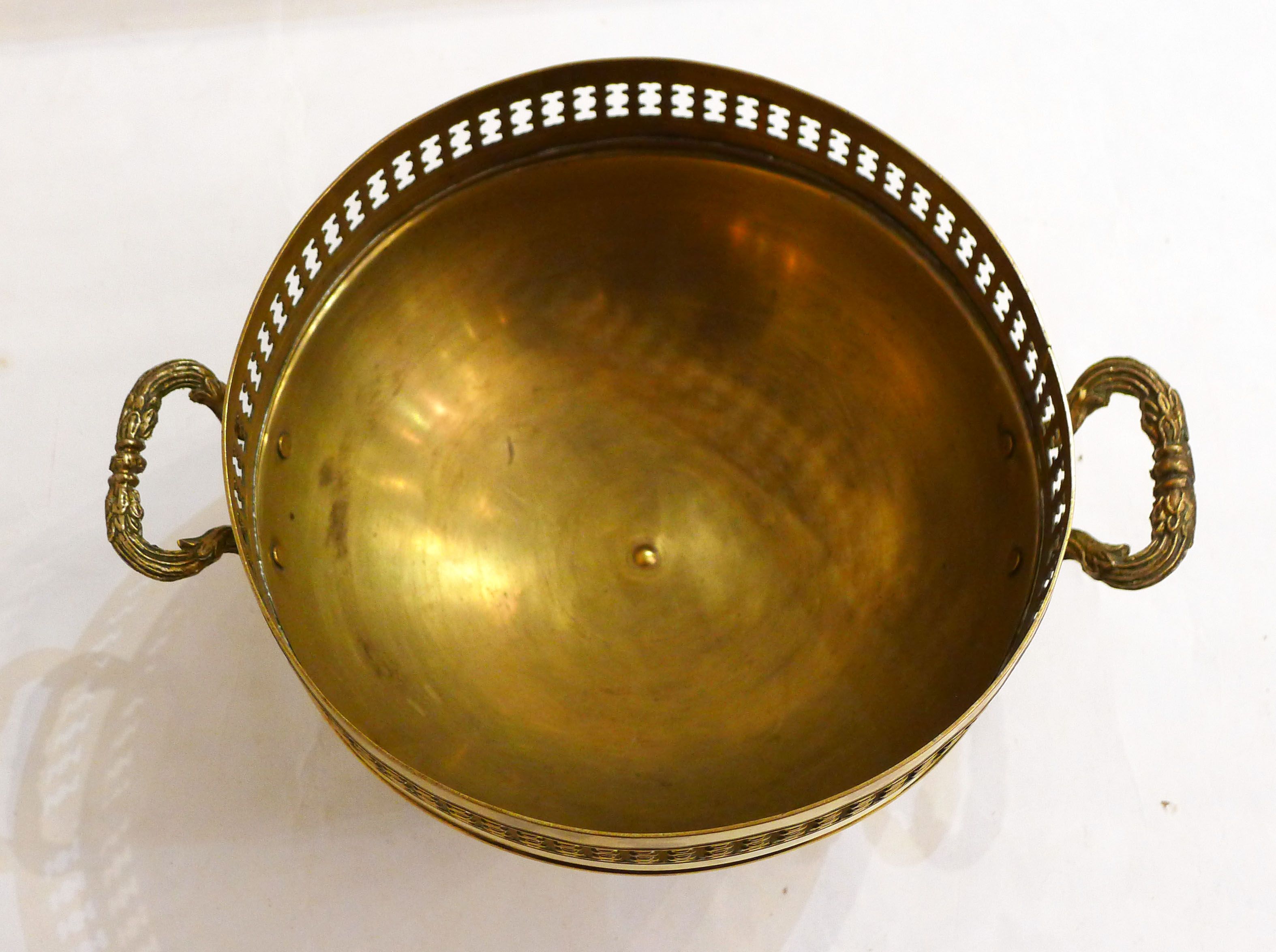 Planter on lion legs, made of golden metal