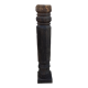 Ancien pilier en bois sur socle