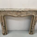 Cheminée de style Louis XV en marbre de breche rouge XIX siècle