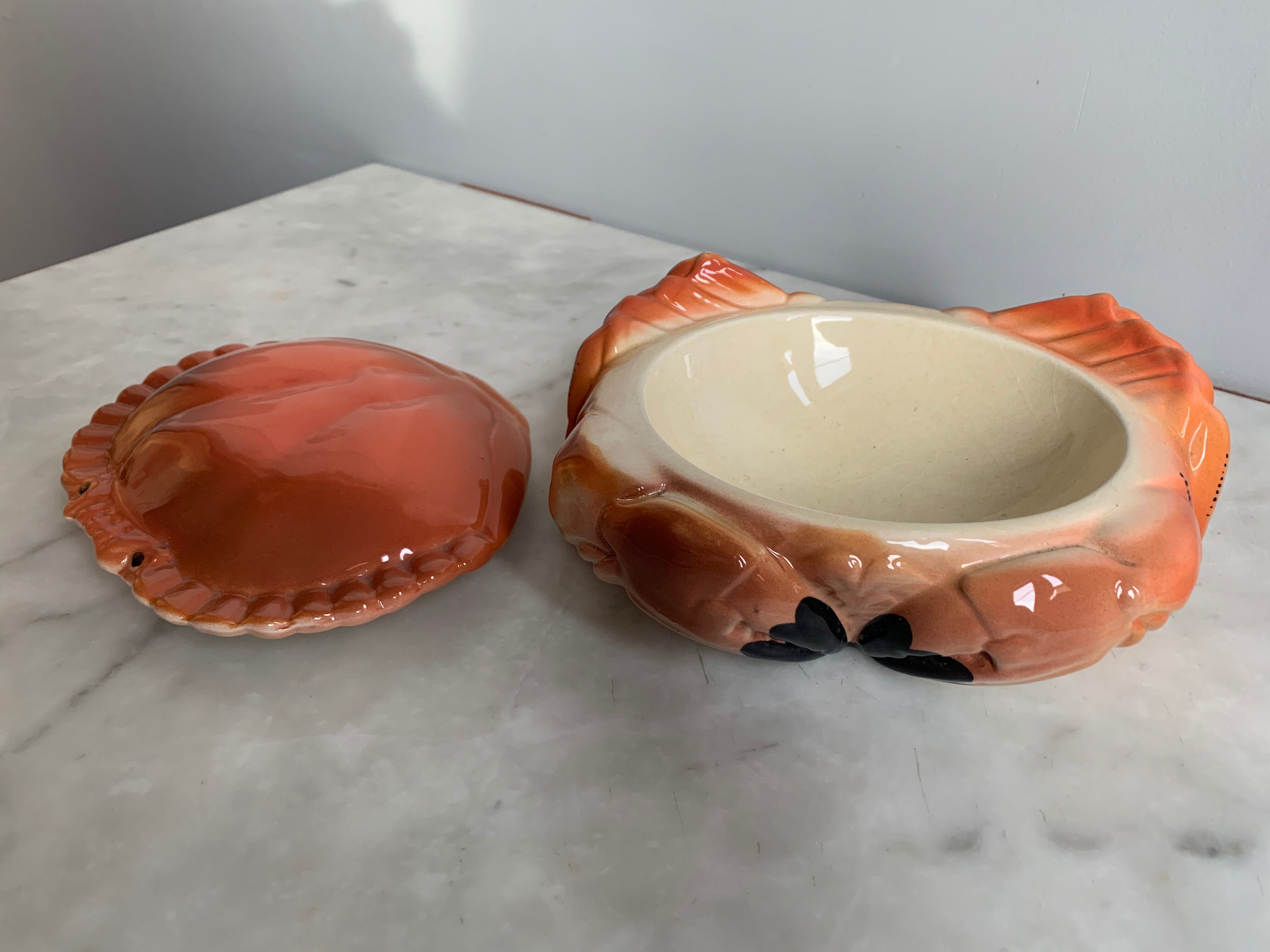 Ceramic crab-shaped box