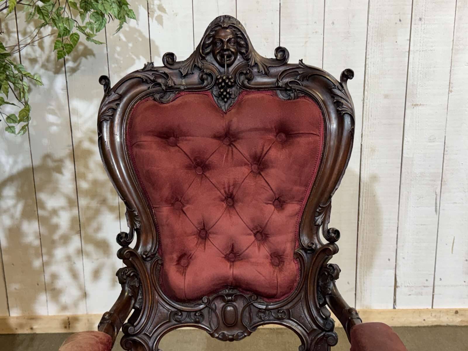 Fauteuil en acajou 19ème richement sculpté de style baroque