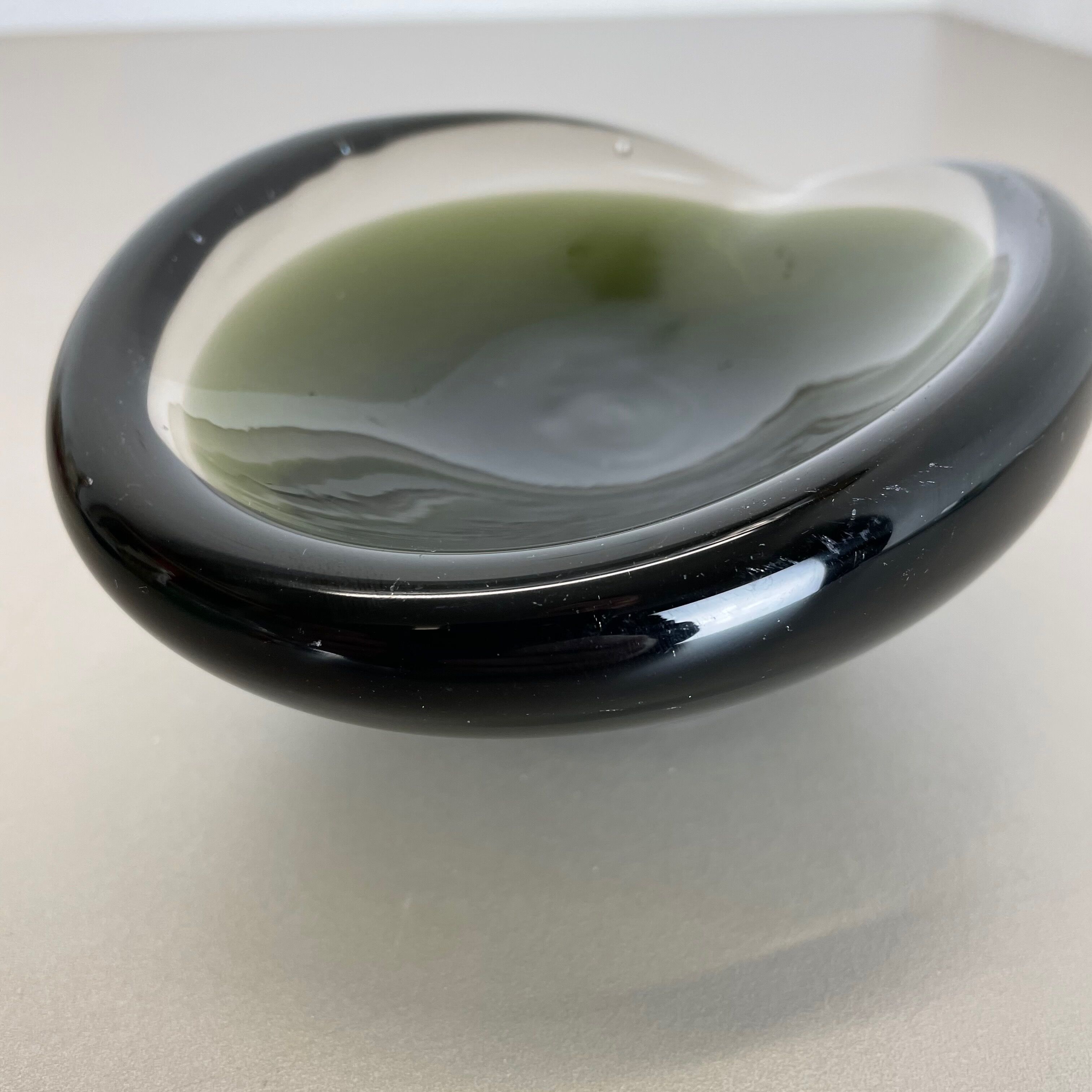 Large 1,5kg Murano Sculptural Glass Element Shell Ashtray Murano, Italy, 1970